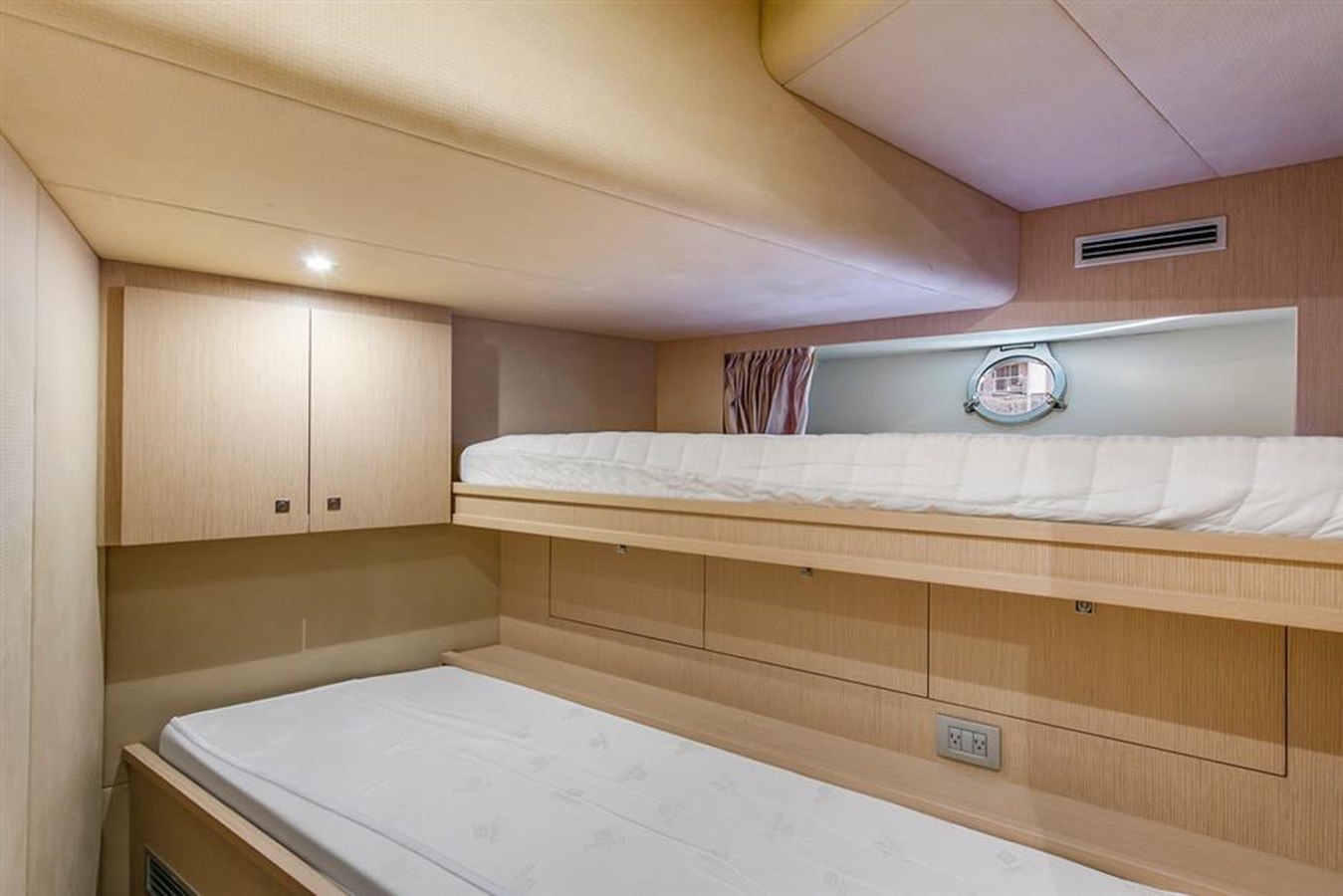 Ferretti Yachts Motor Yacht LONTANO For Sale