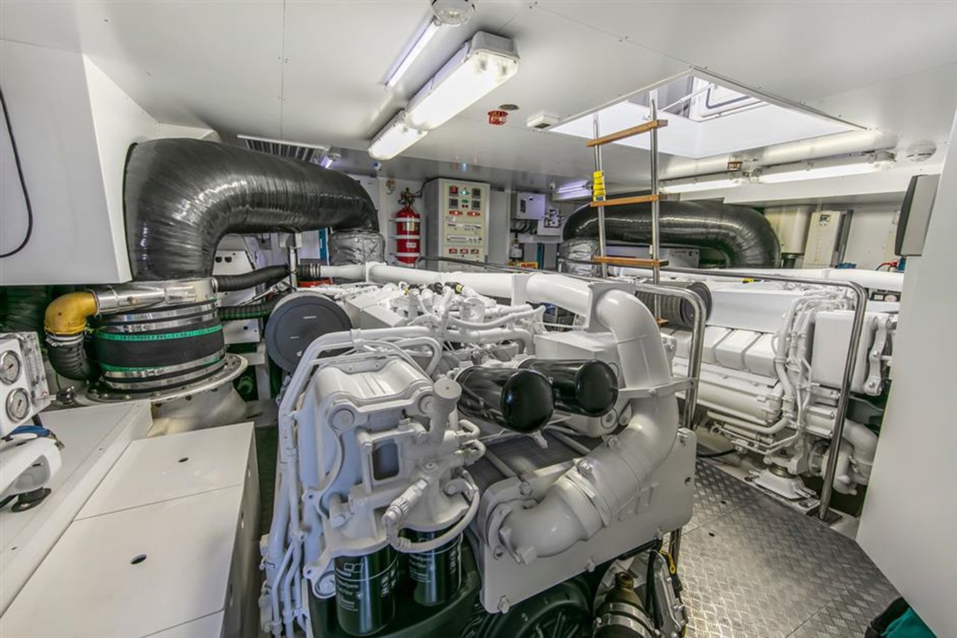 Ferretti Yachts Motor Yacht LONTANO For Sale