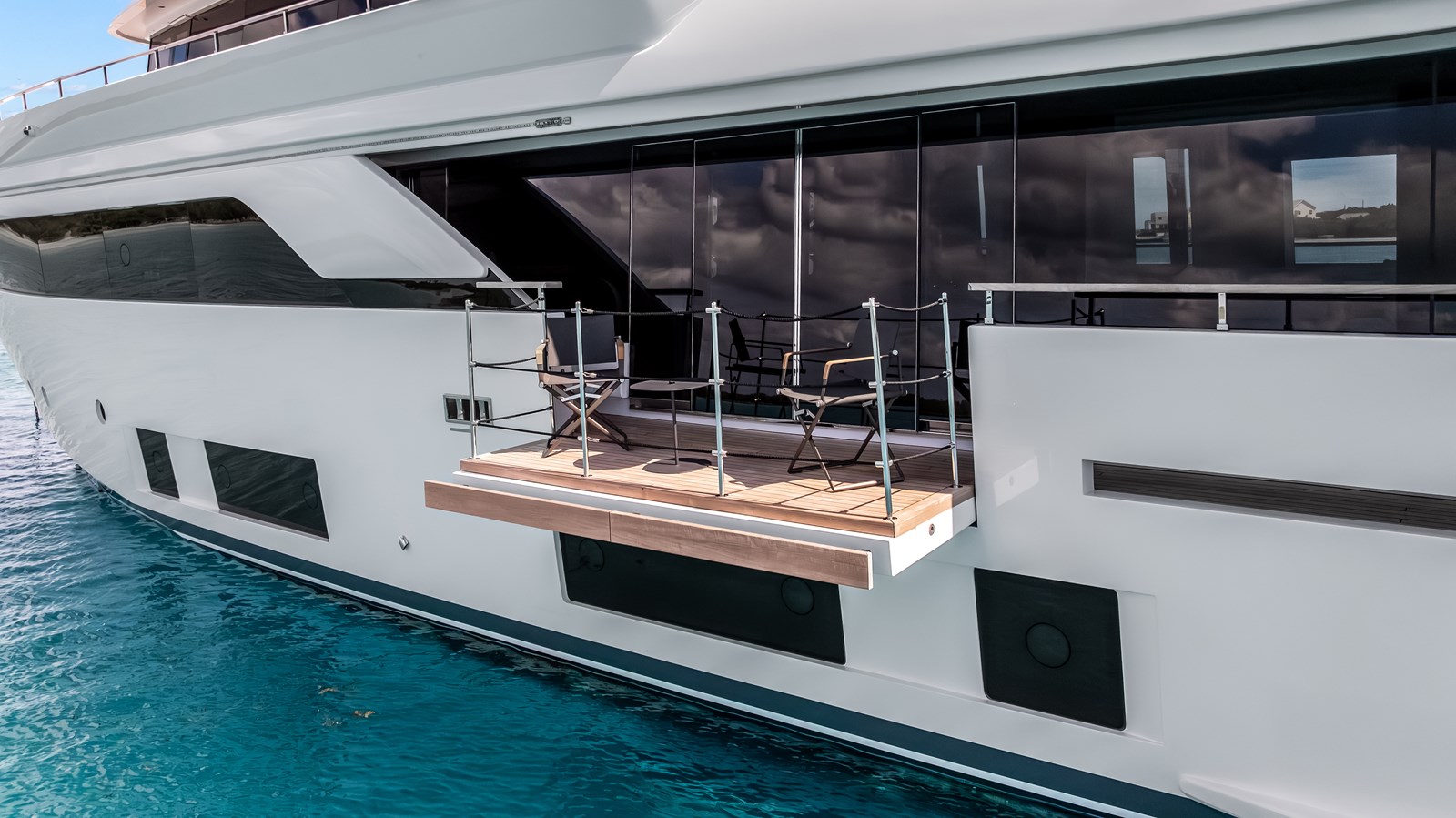 Custom Line Motor Yacht NAVETTA 42 For Sale