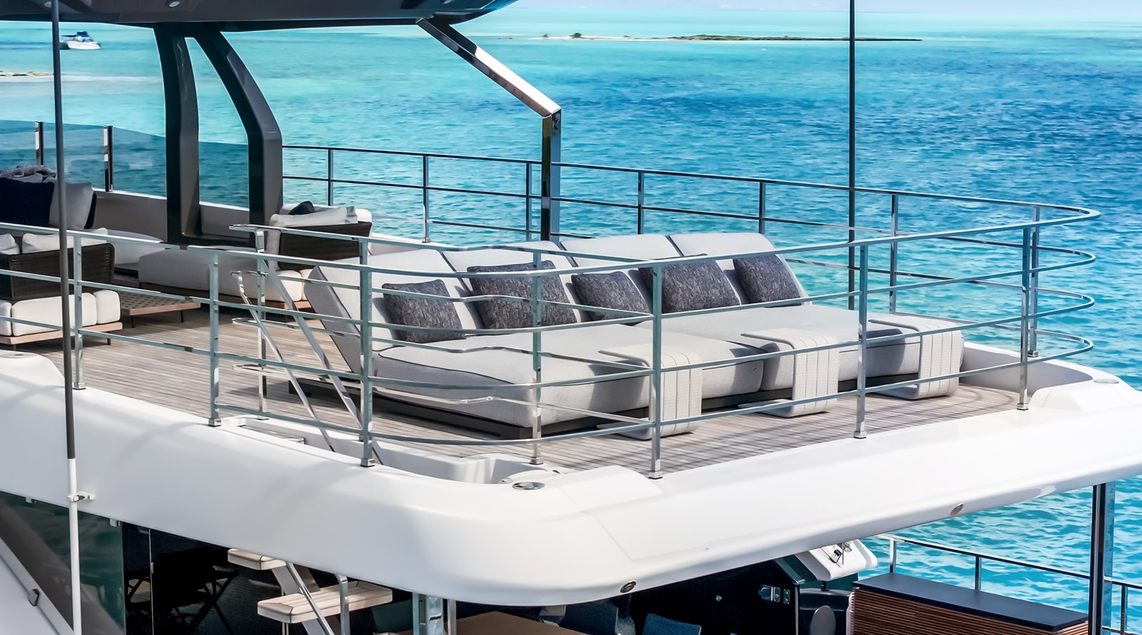 Custom Line Motor Yacht NAVETTA 42 For Sale