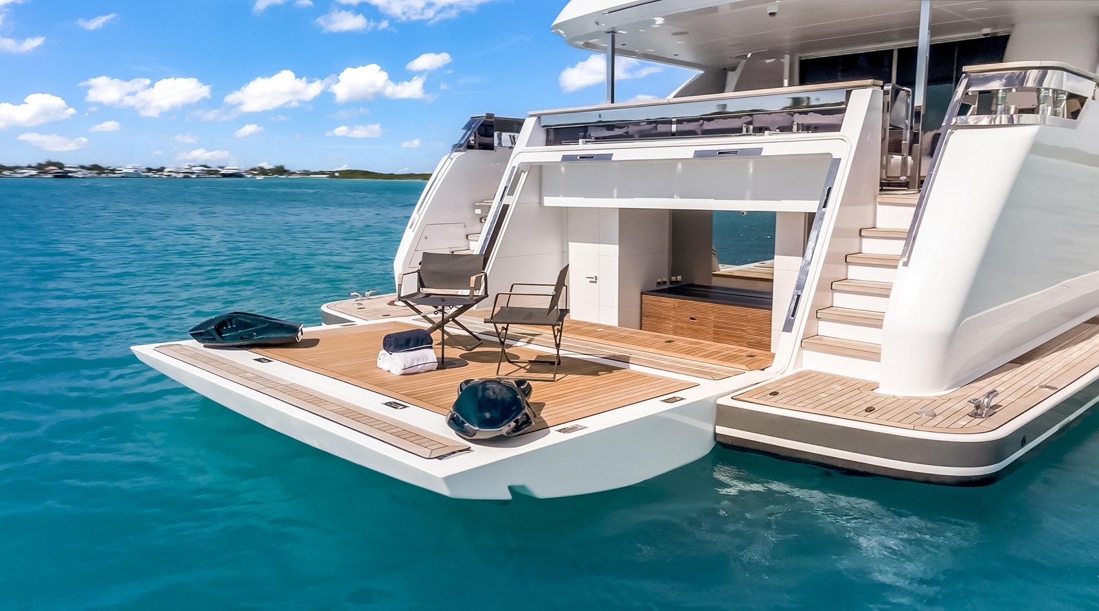 Custom Line Motor Yacht NAVETTA 42 For Sale