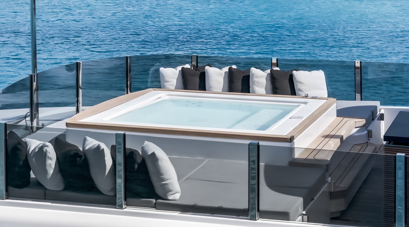 Custom Line Motor Yacht NAVETTA 42 For Sale