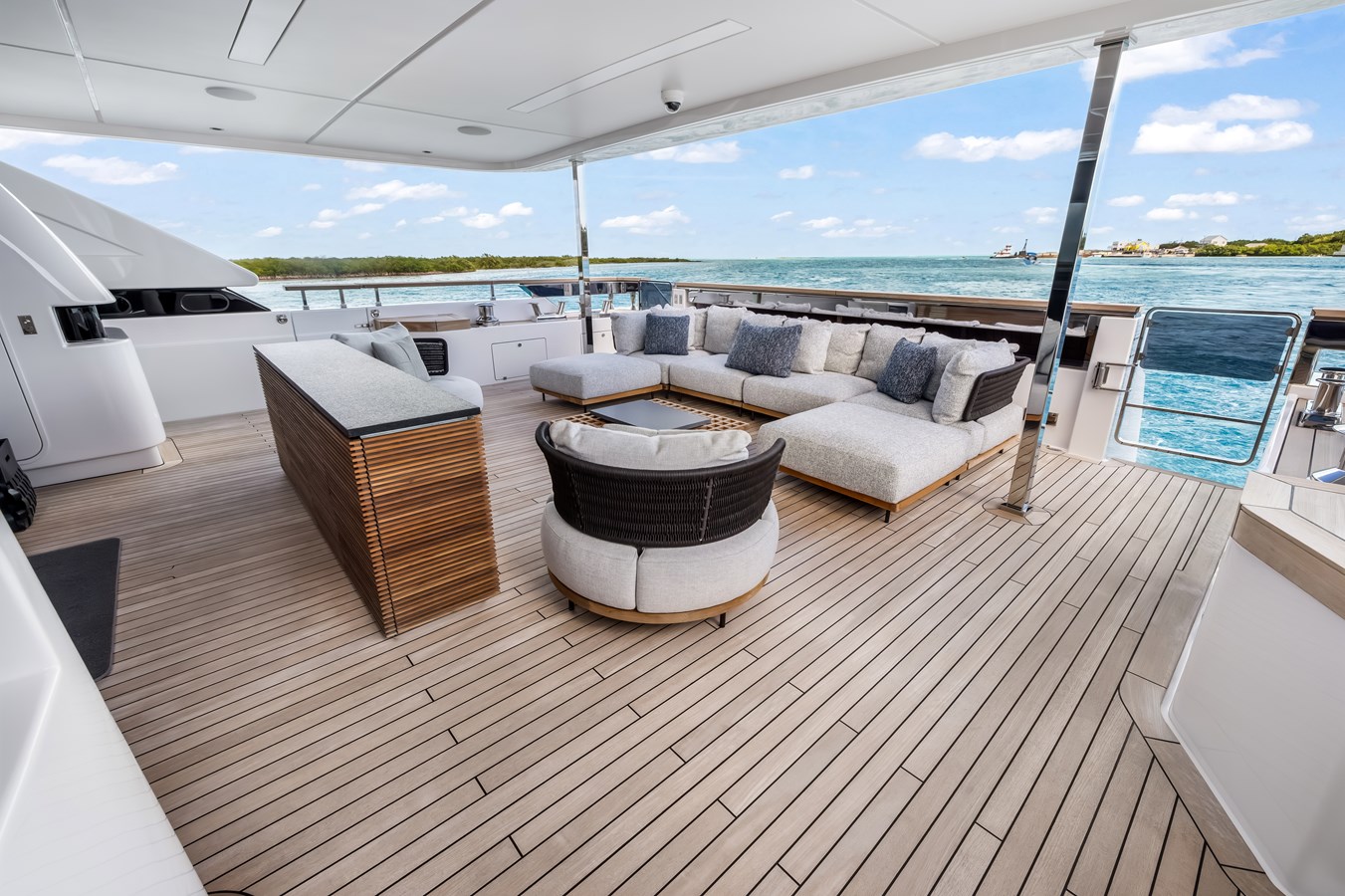 Custom Line Motor Yacht NAVETTA 42 For Sale