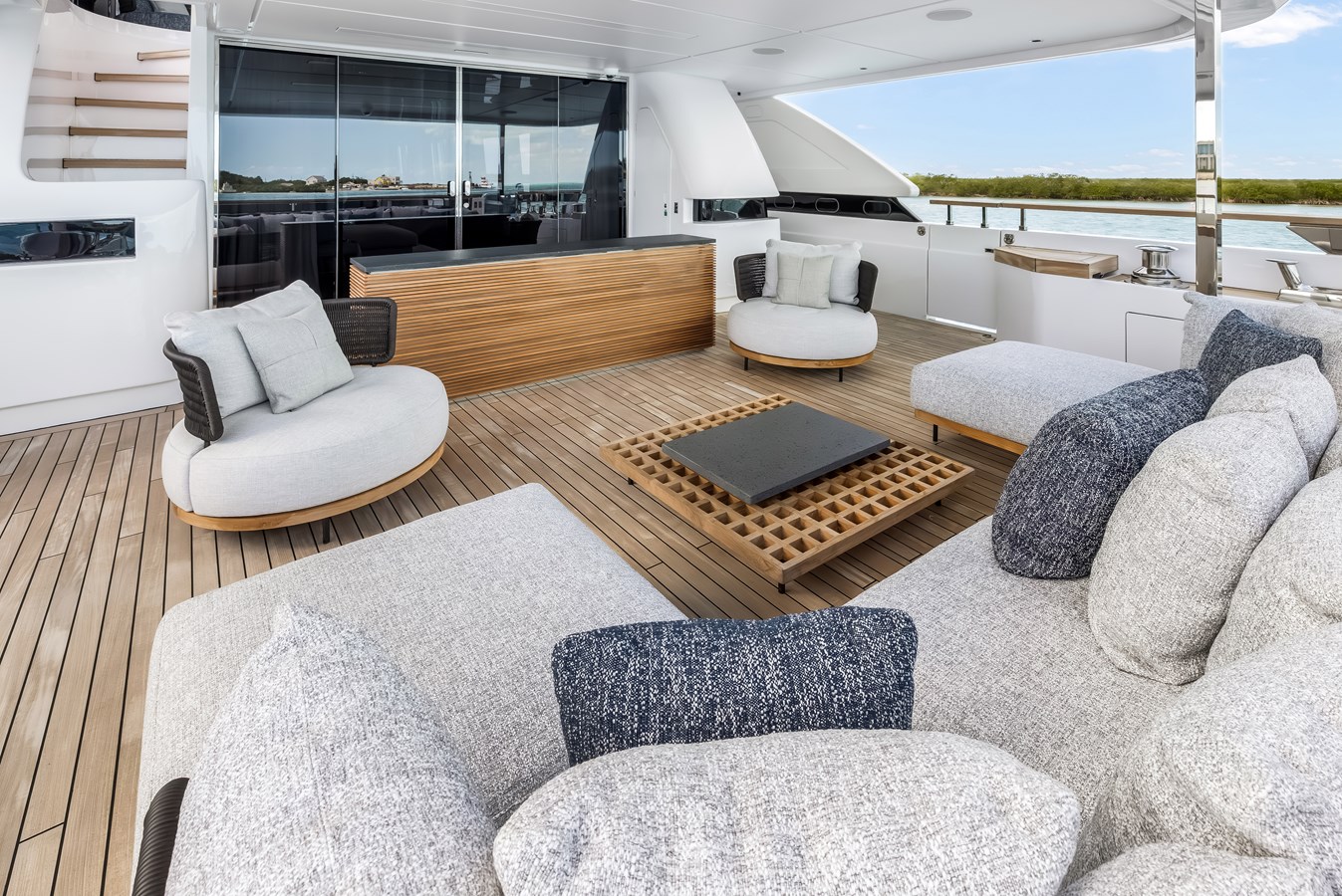Custom Line Motor Yacht NAVETTA 42 For Sale