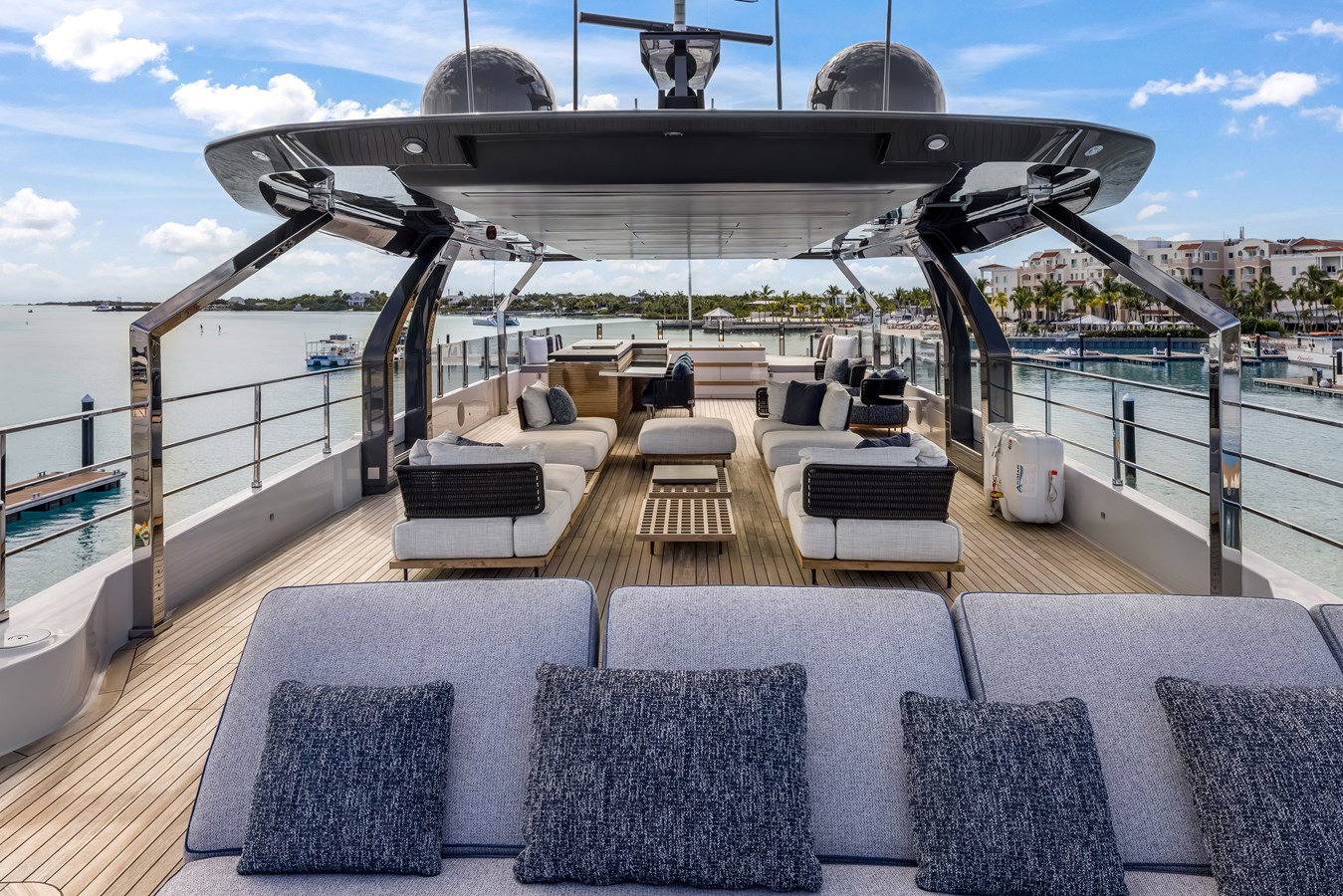 Custom Line Motor Yacht NAVETTA 42 For Sale