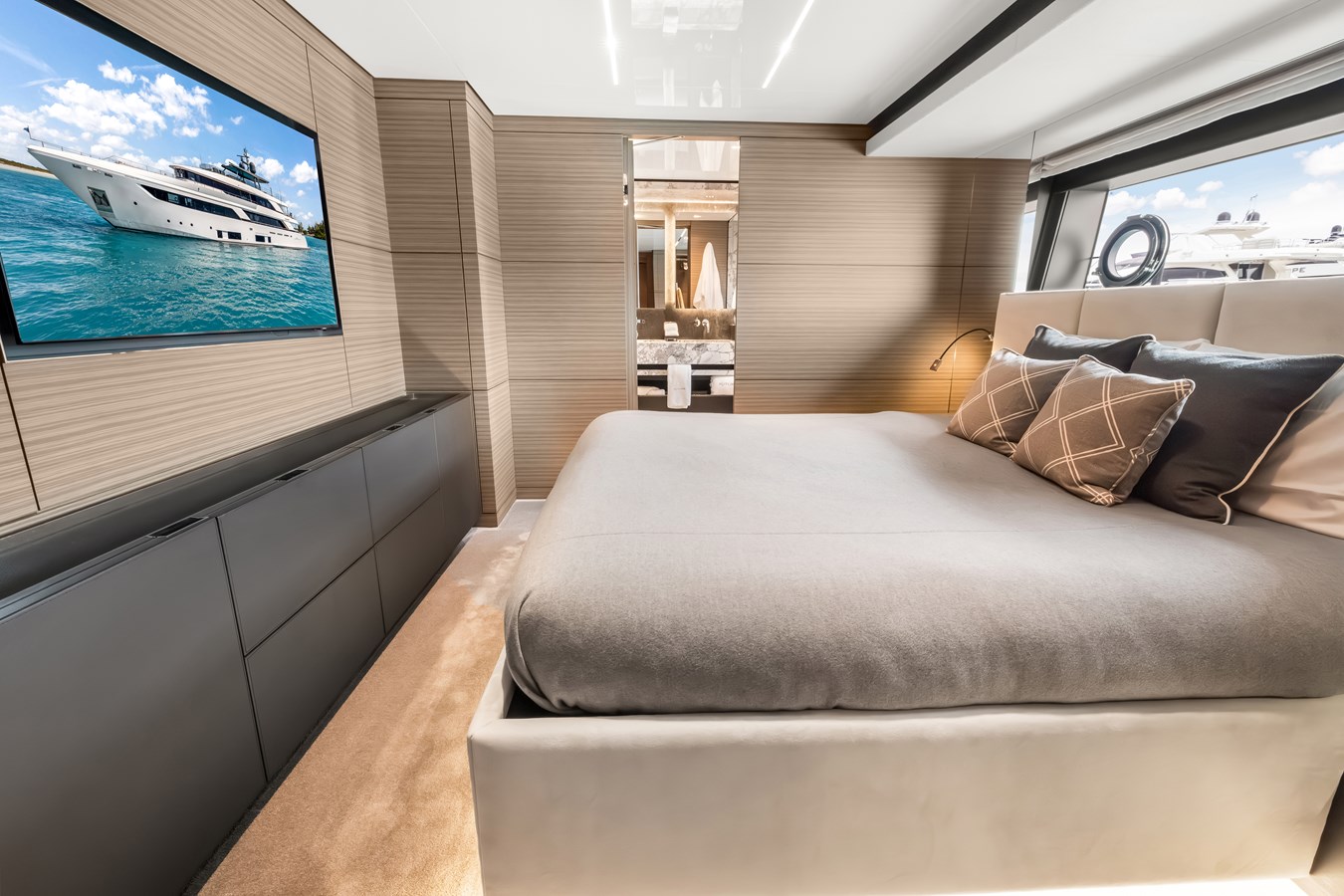 Custom Line Motor Yacht NAVETTA 42 For Sale