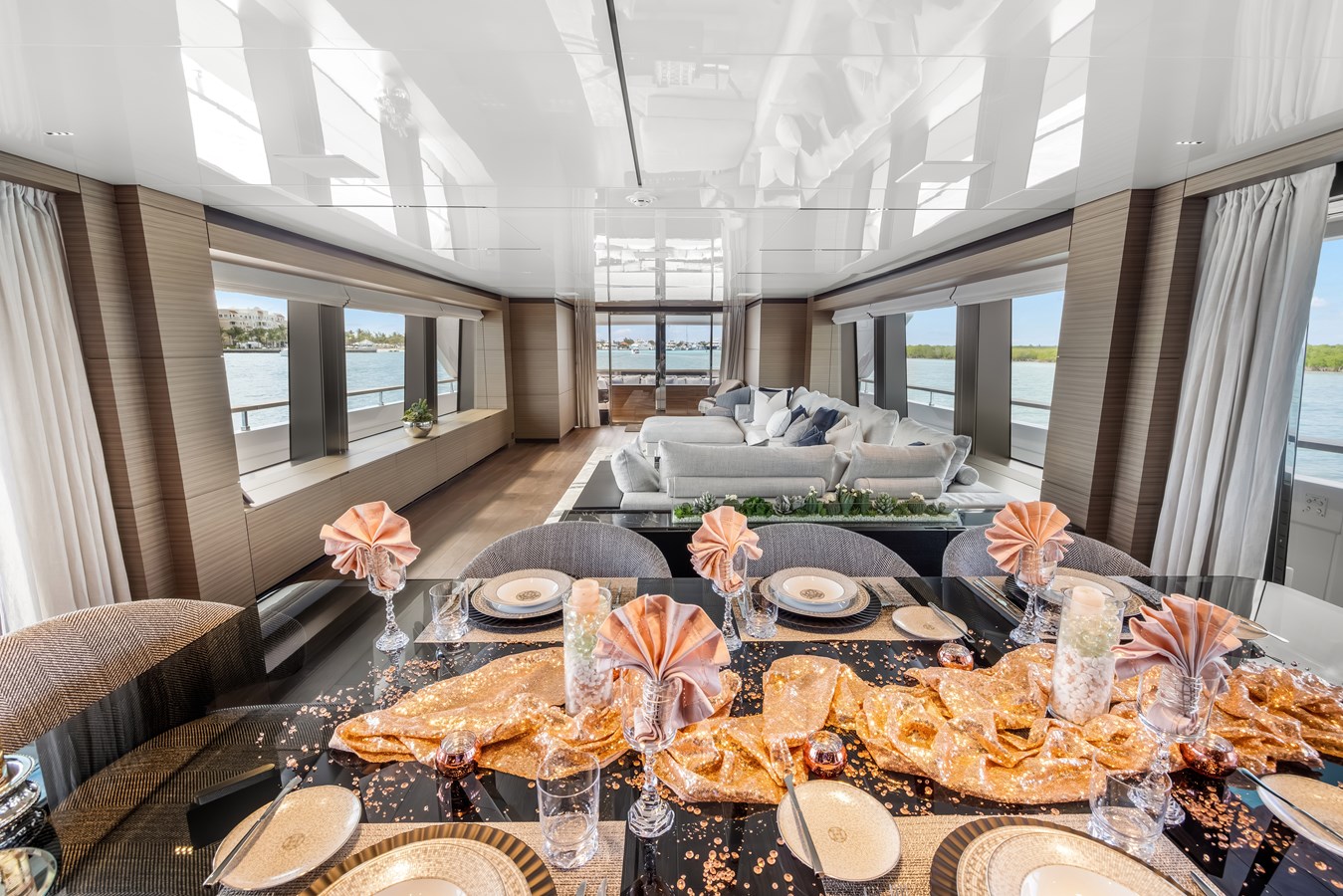 Custom Line Motor Yacht NAVETTA 42 For Sale