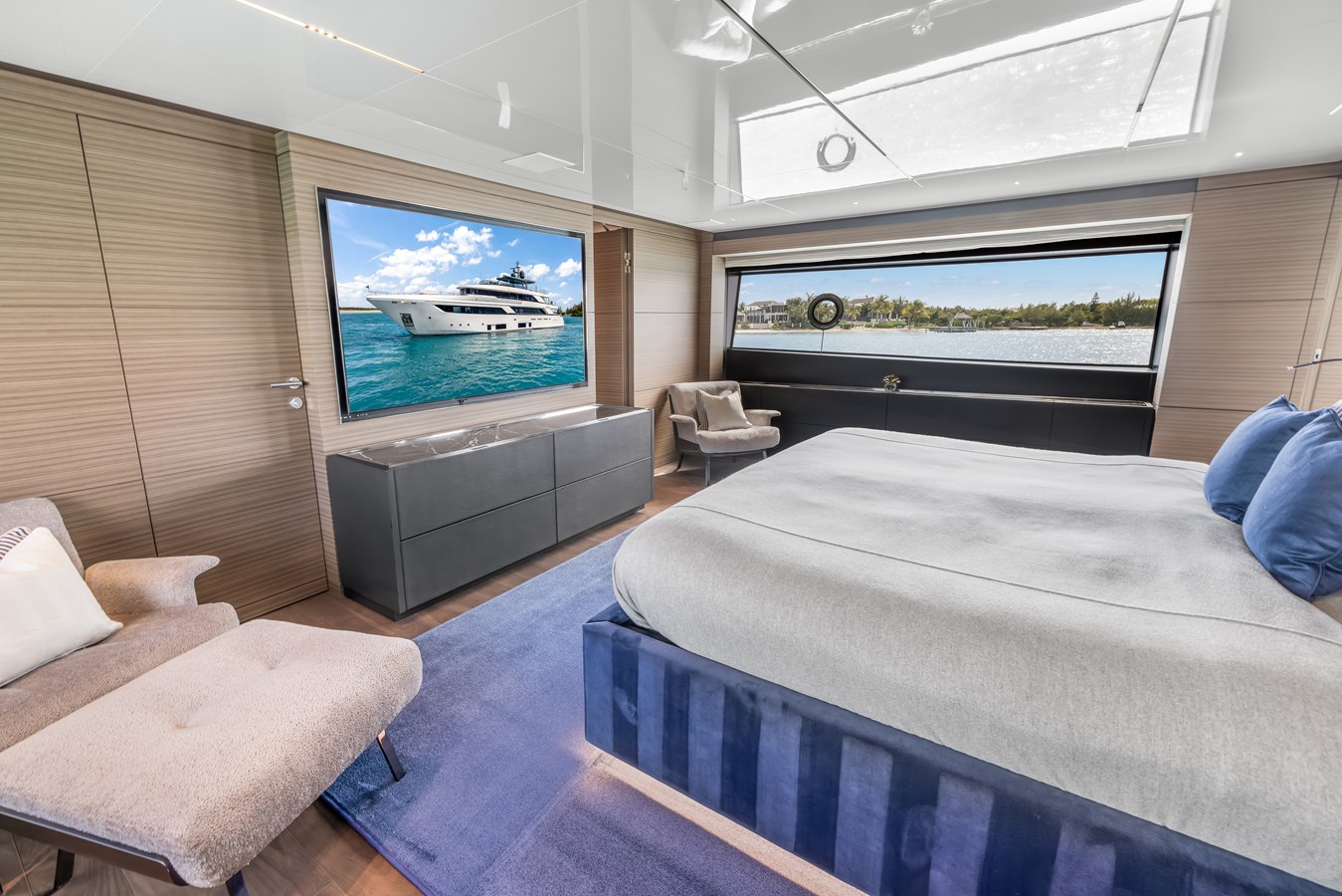 Custom Line Motor Yacht NAVETTA 42 For Sale