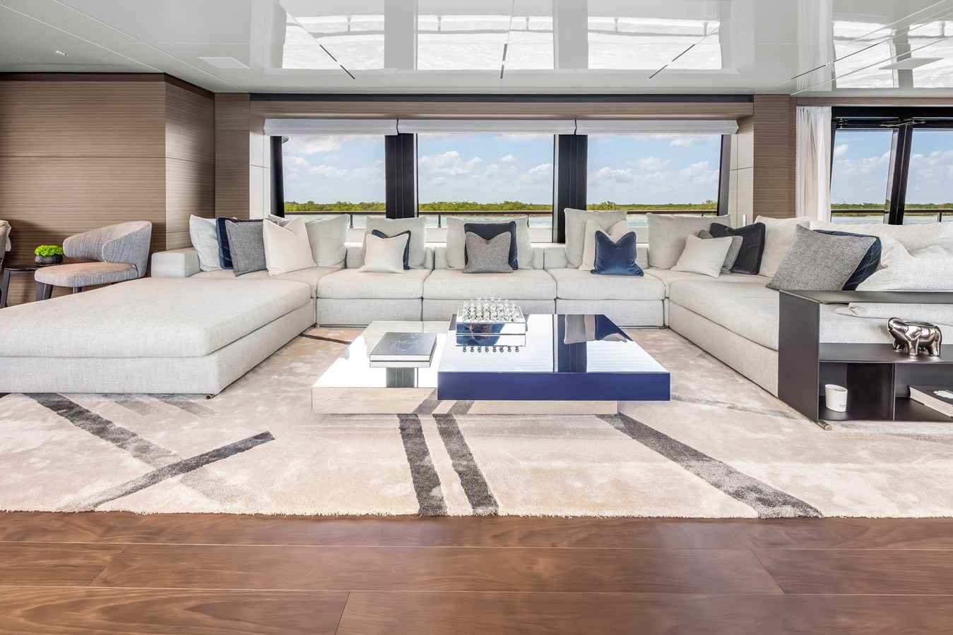 Custom Line Motor Yacht NAVETTA 42 For Sale