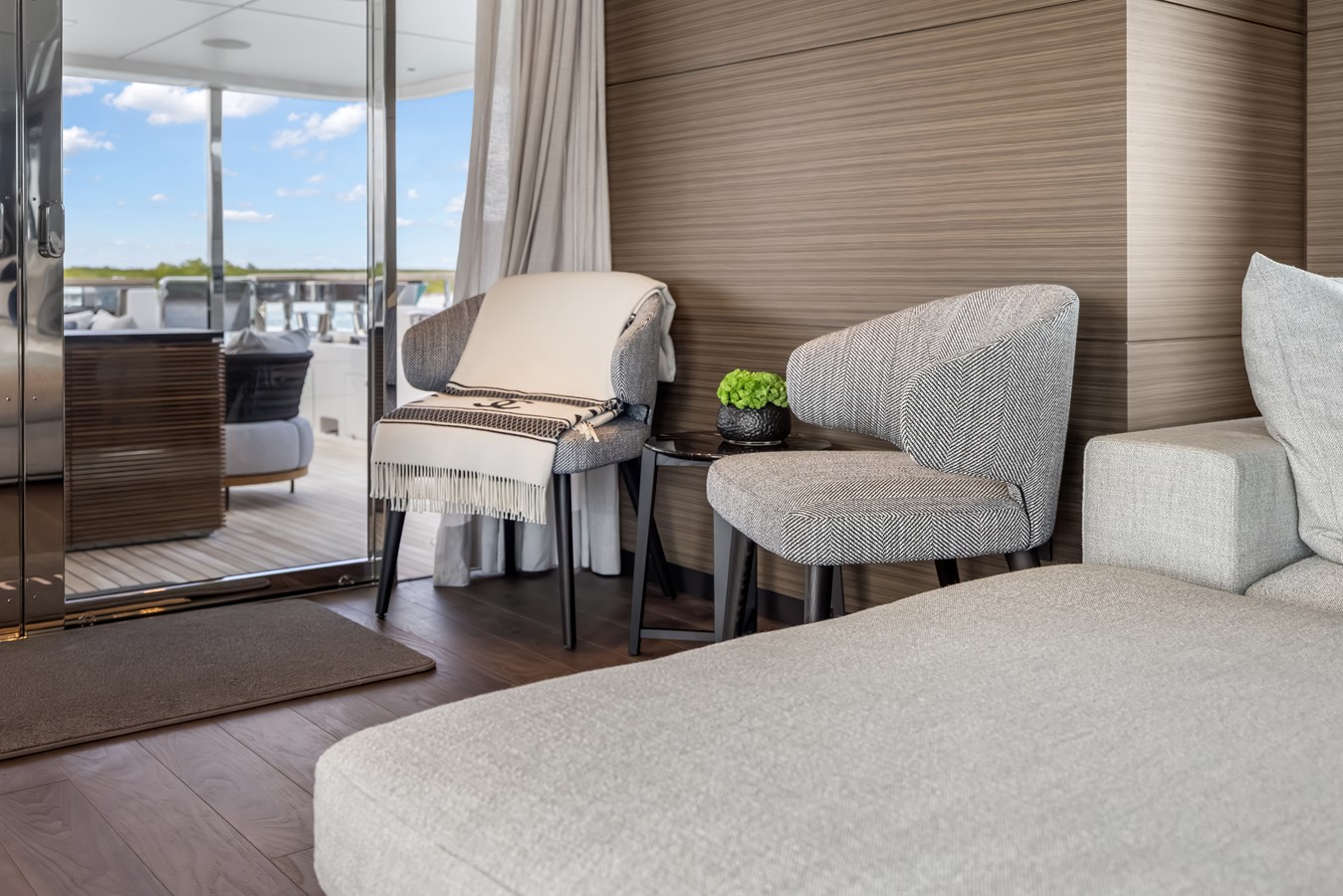 Custom Line Motor Yacht NAVETTA 42 For Sale