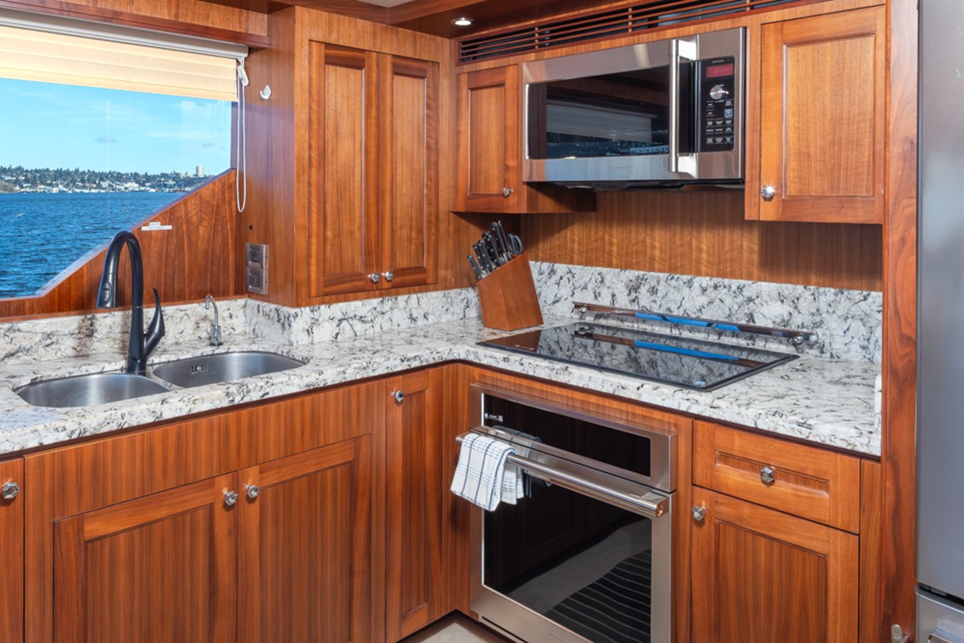 Ocean Alexander Motor Yacht Rhondavous  For Sale