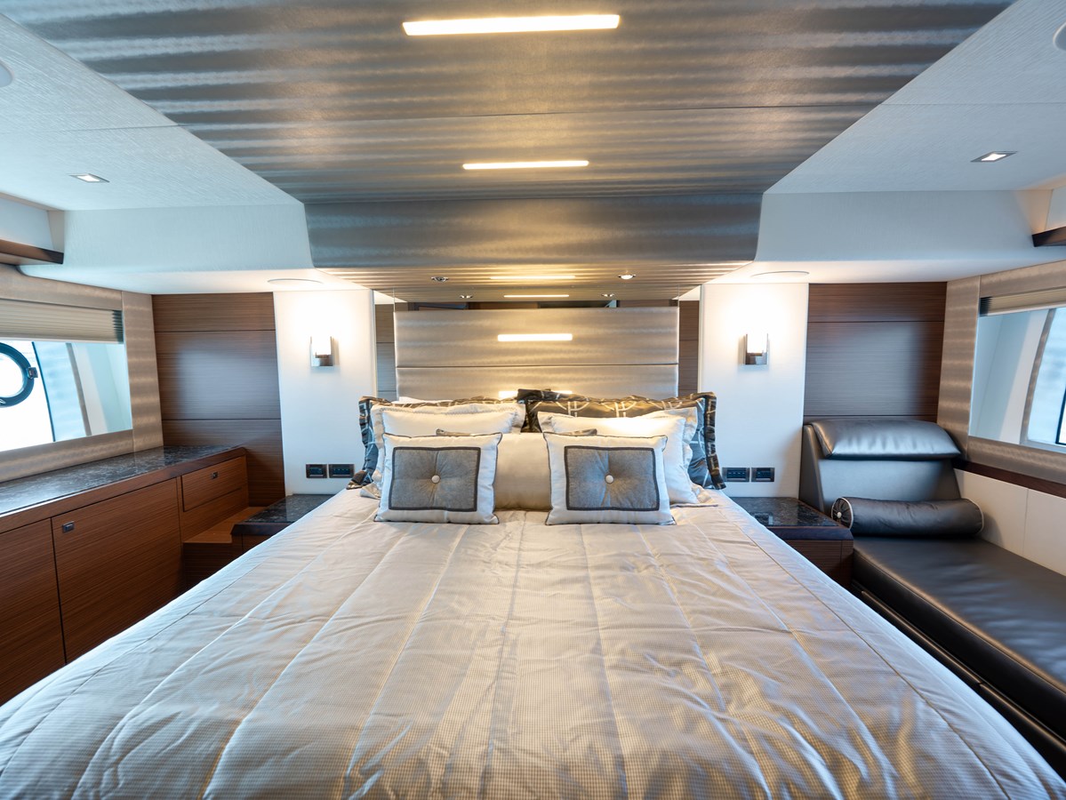 Ocean Alexander Motor Yacht Sub-Par For Sale