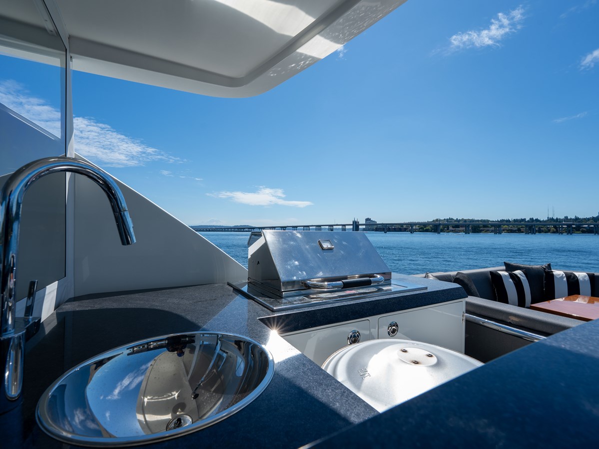 Ocean Alexander Motor Yacht Sub-Par For Sale
