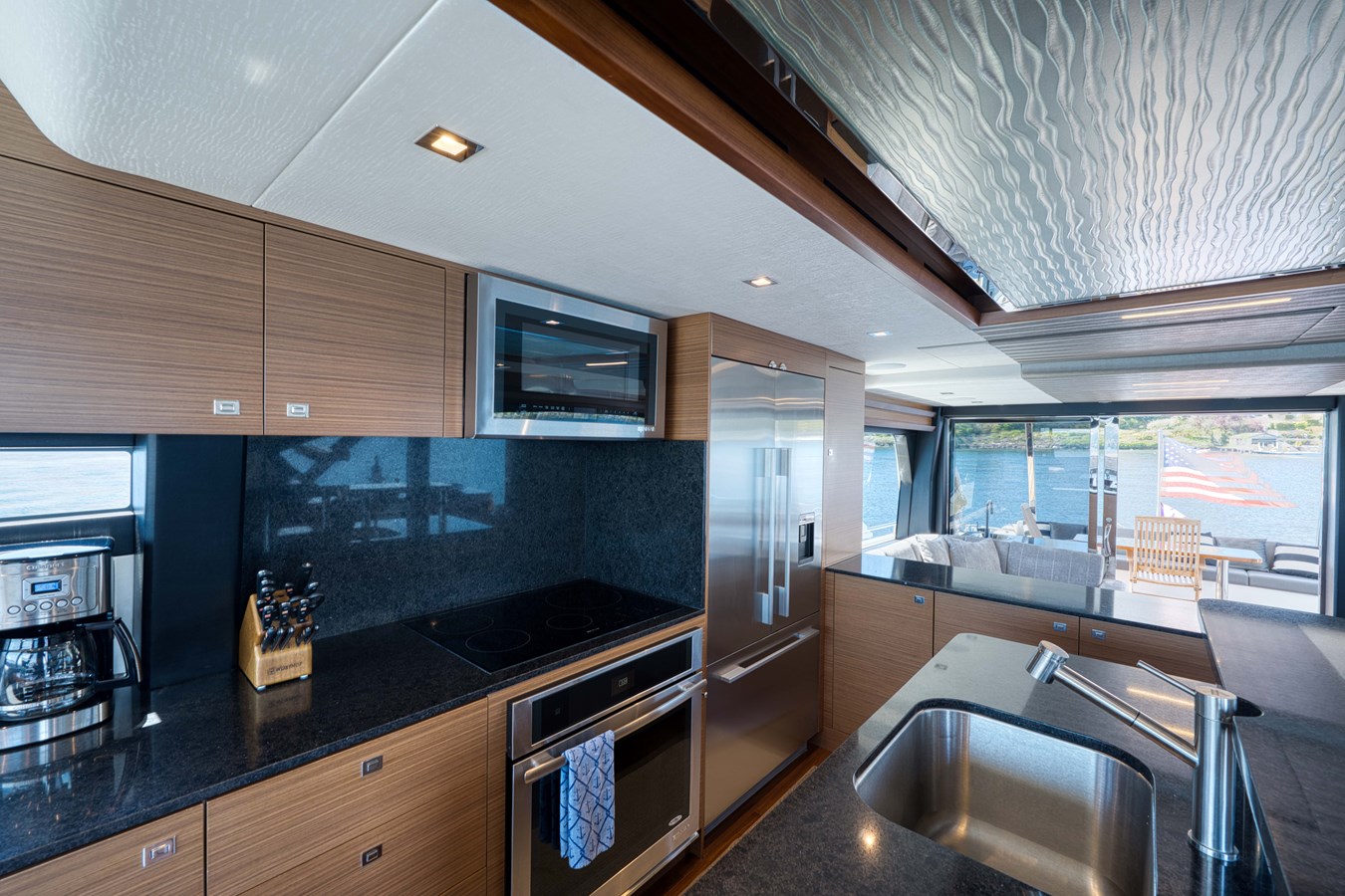 Ocean Alexander Motor Yacht Sub-Par For Sale