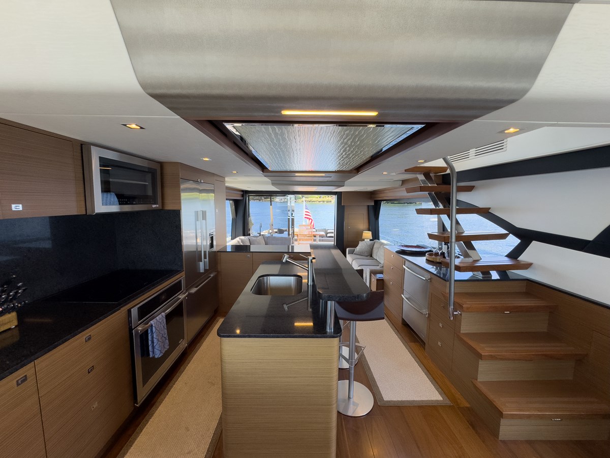 Ocean Alexander Motor Yacht Sub-Par For Sale