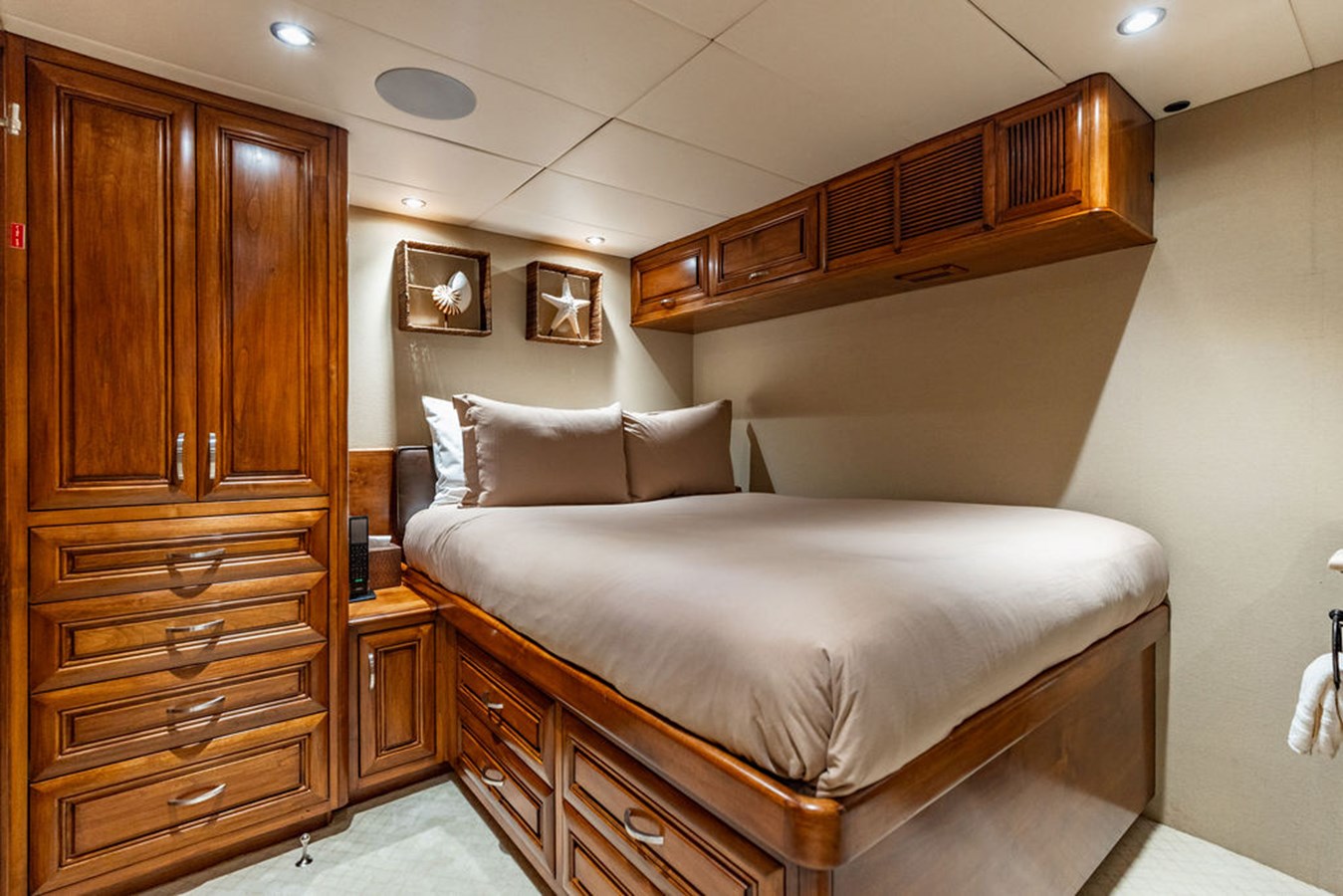 Crystal Yacht Motor Yacht EMPIRE SEA  For Sale