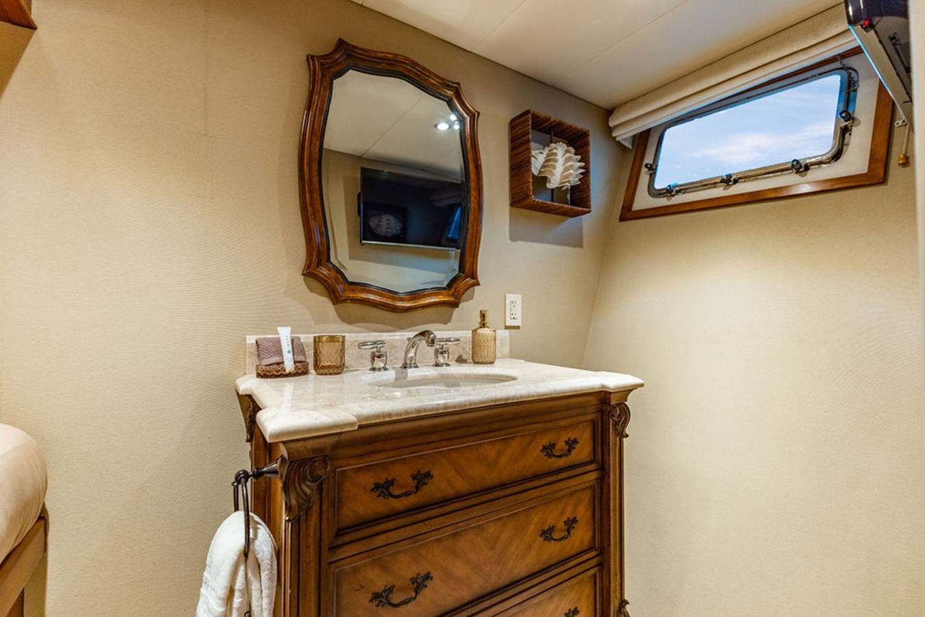 Crystal Yacht Motor Yacht EMPIRE SEA  For Sale