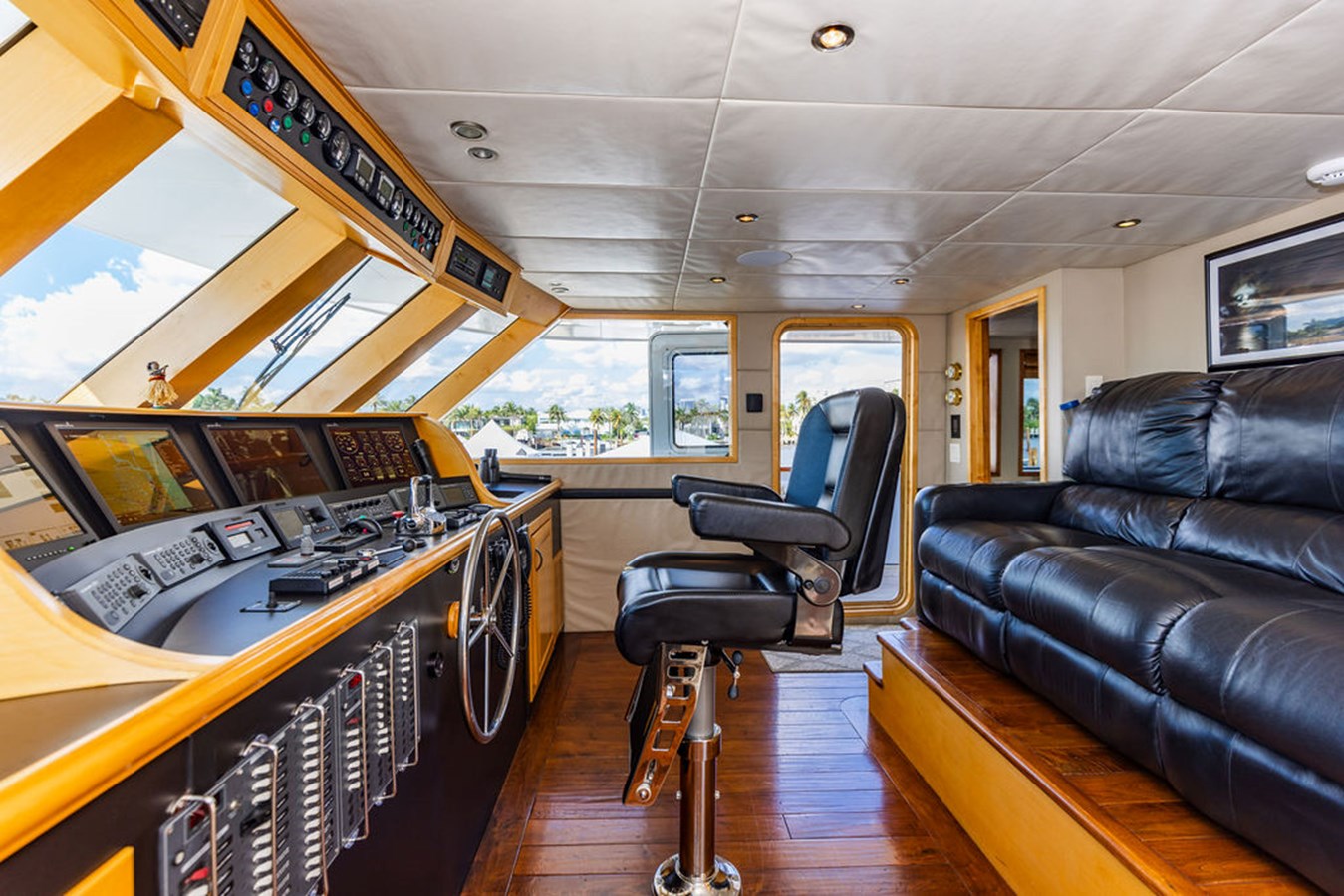 Crystal Yacht Motor Yacht EMPIRE SEA  For Sale