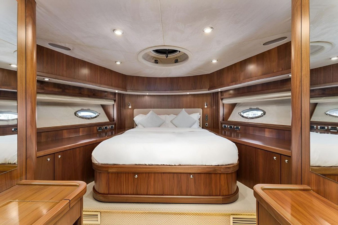 Sunseeker Motor Yacht Sunseeker Predator 82 For Sale