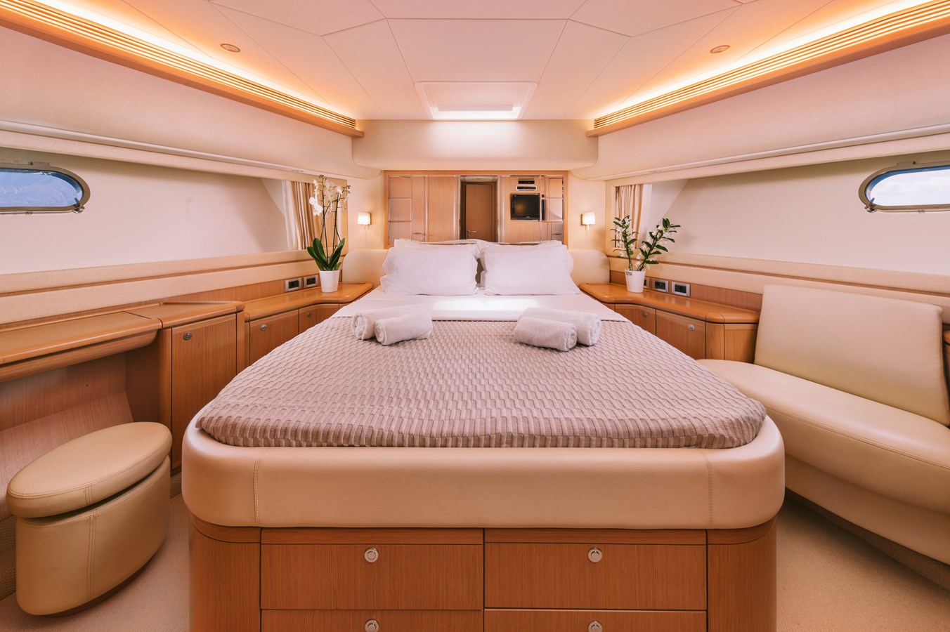 Ferretti Yachts Motor Yacht MAYBE NOT For Sale