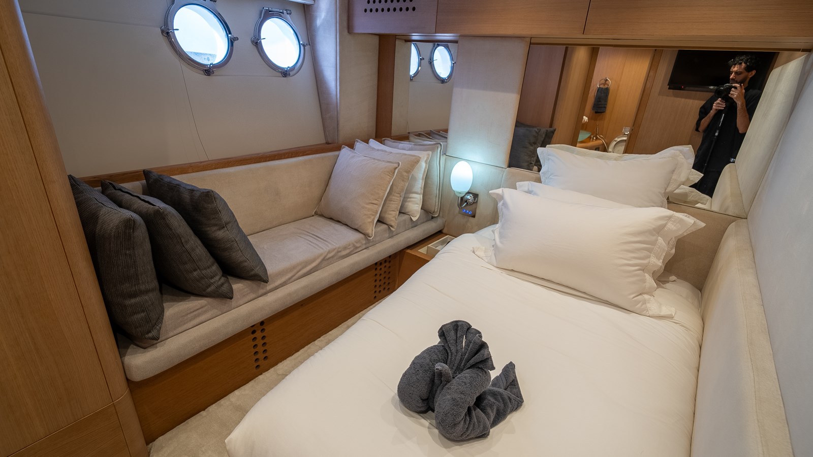 Aicon Yachts Motor Yacht Onyx For Sale