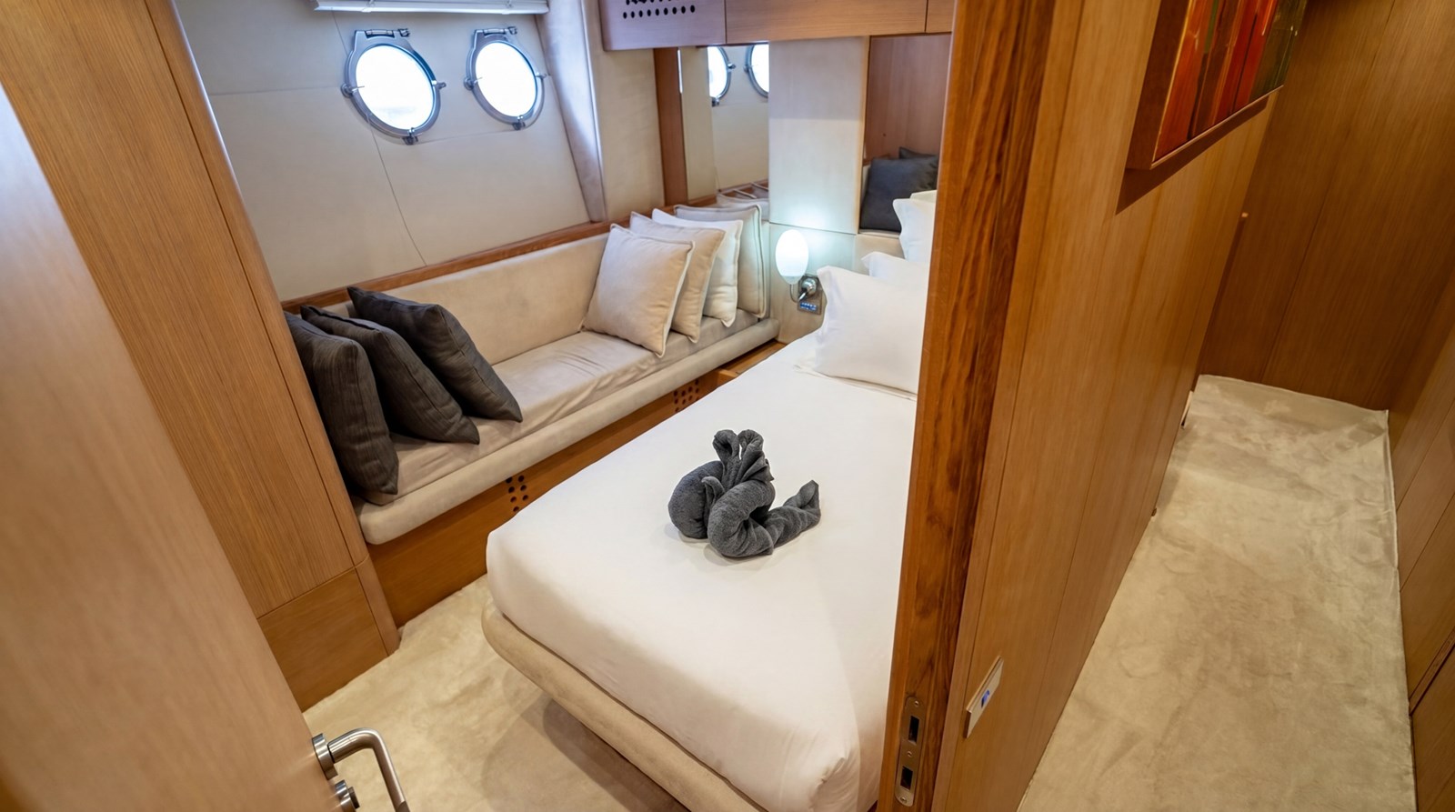 Aicon Yachts Motor Yacht Onyx For Sale
