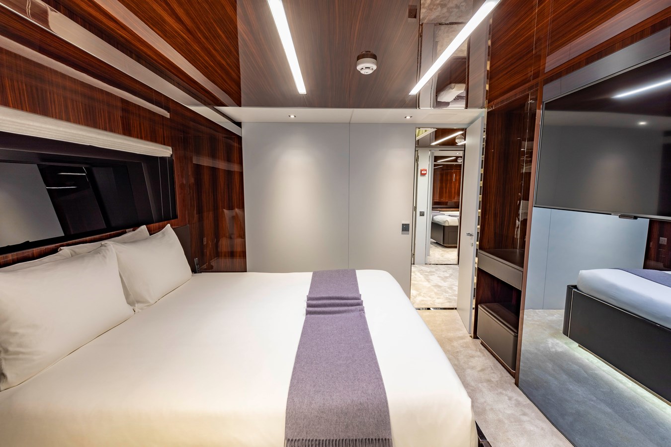 Riva Yacht Motor Yacht NO SURRENDER For Sale