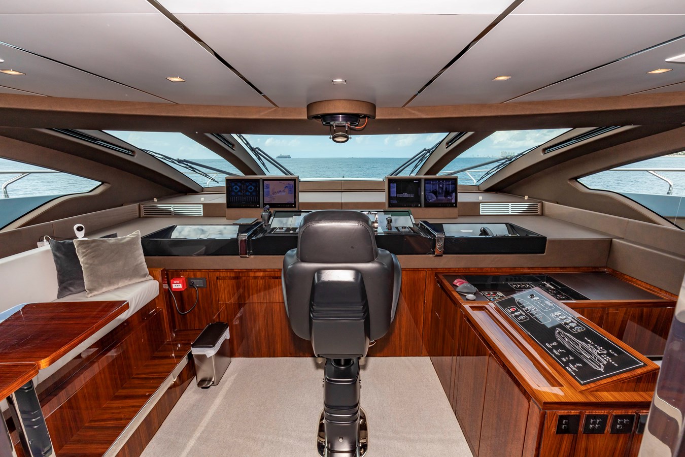 Riva Yacht Motor Yacht NO SURRENDER For Sale