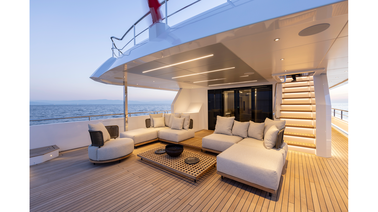 Custom Motor Yacht BEE EXPLORER For Sale