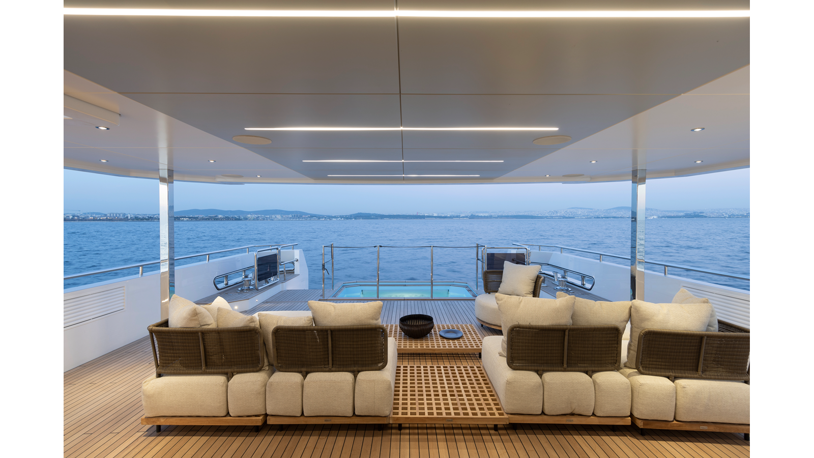 Custom Motor Yacht BEE EXPLORER For Sale