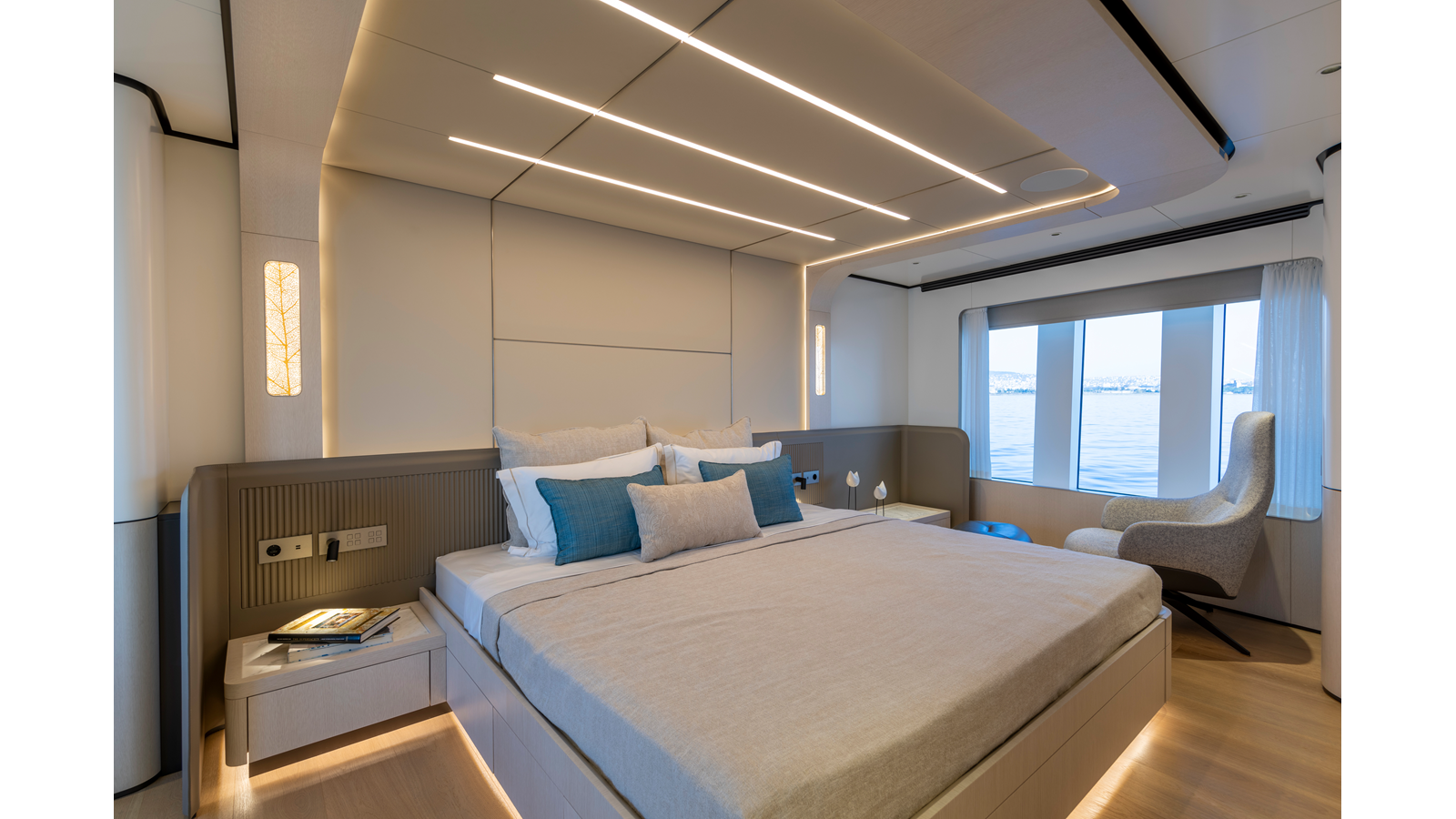 Custom Motor Yacht BEE EXPLORER For Sale