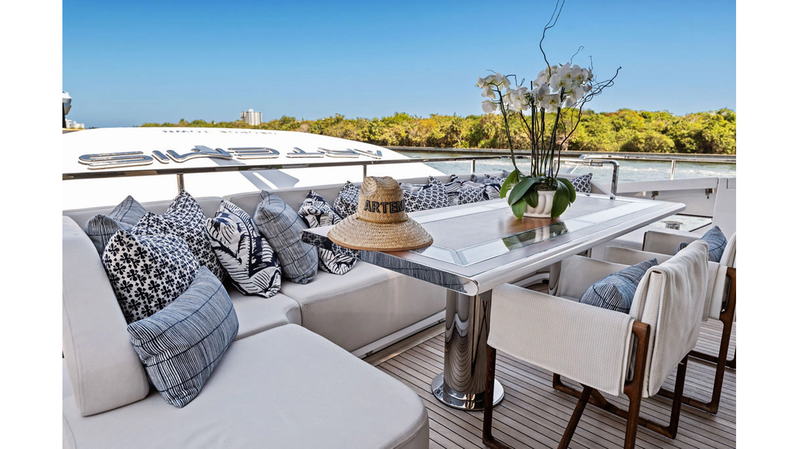 Mangusta Motor Yacht ARTEMIS For Sale