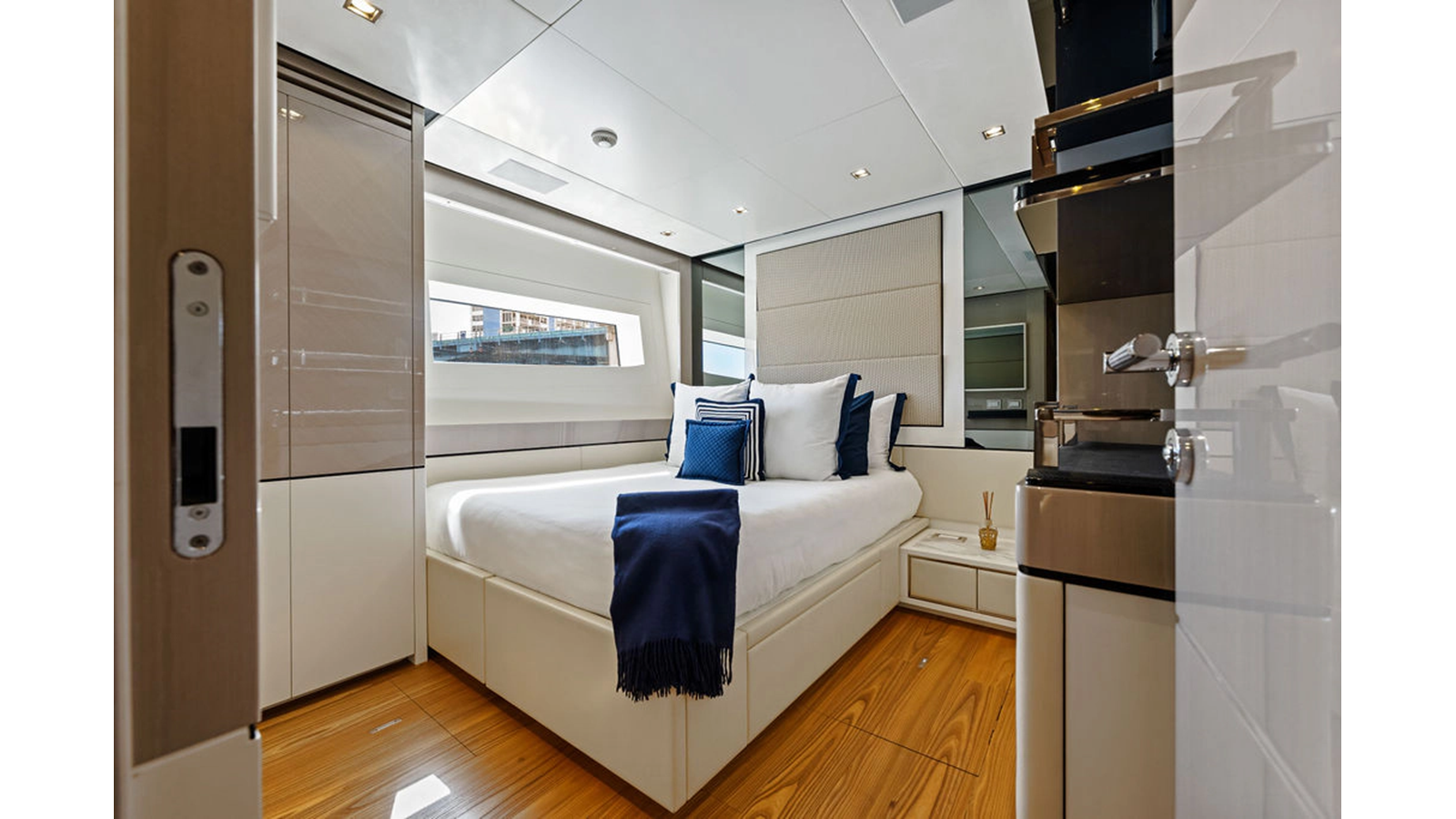 Mangusta Motor Yacht ARTEMIS For Sale