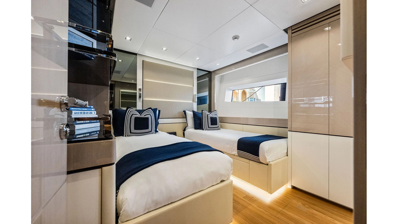 Mangusta Motor Yacht ARTEMIS For Sale