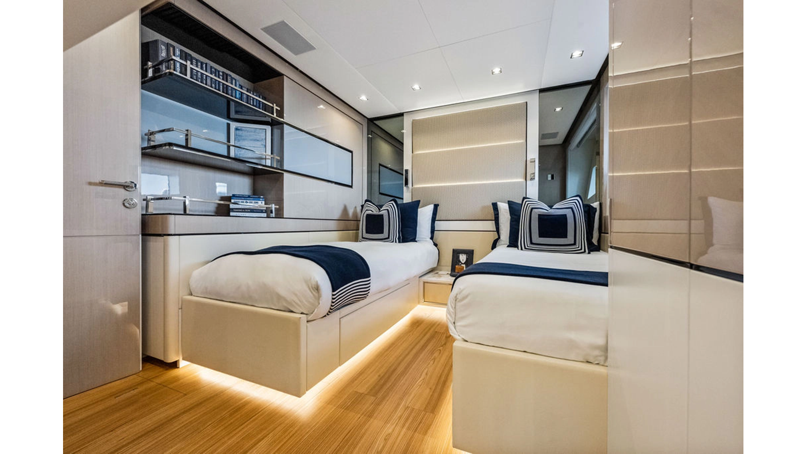 Mangusta Motor Yacht ARTEMIS For Sale