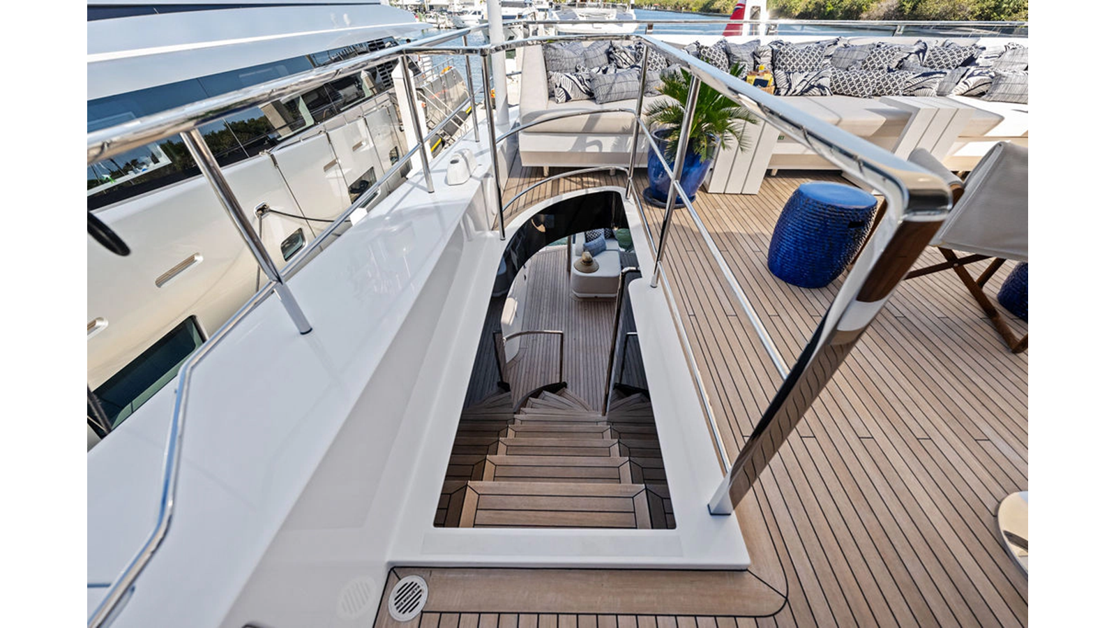Mangusta Motor Yacht ARTEMIS For Sale
