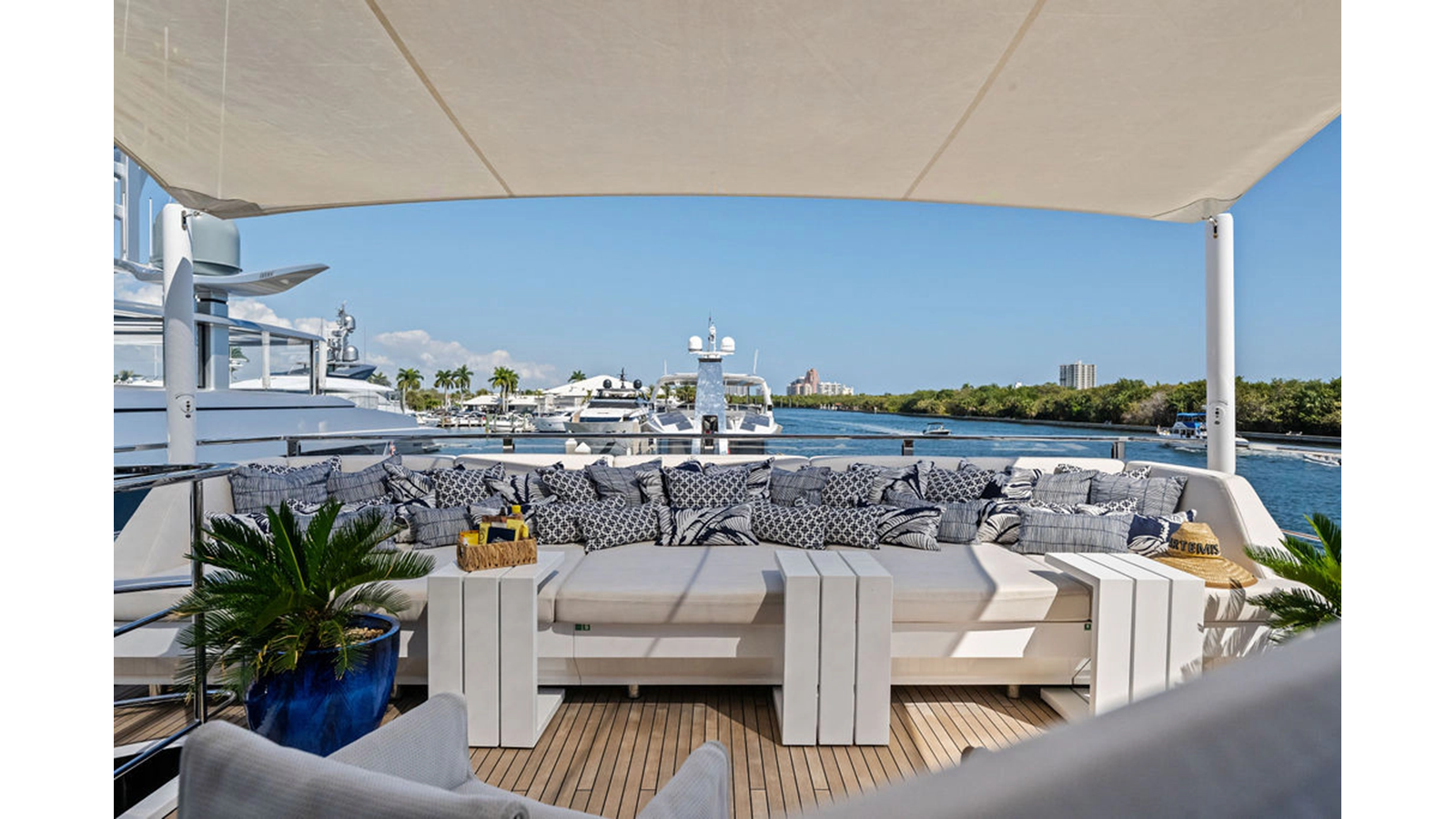 Mangusta Motor Yacht ARTEMIS For Sale