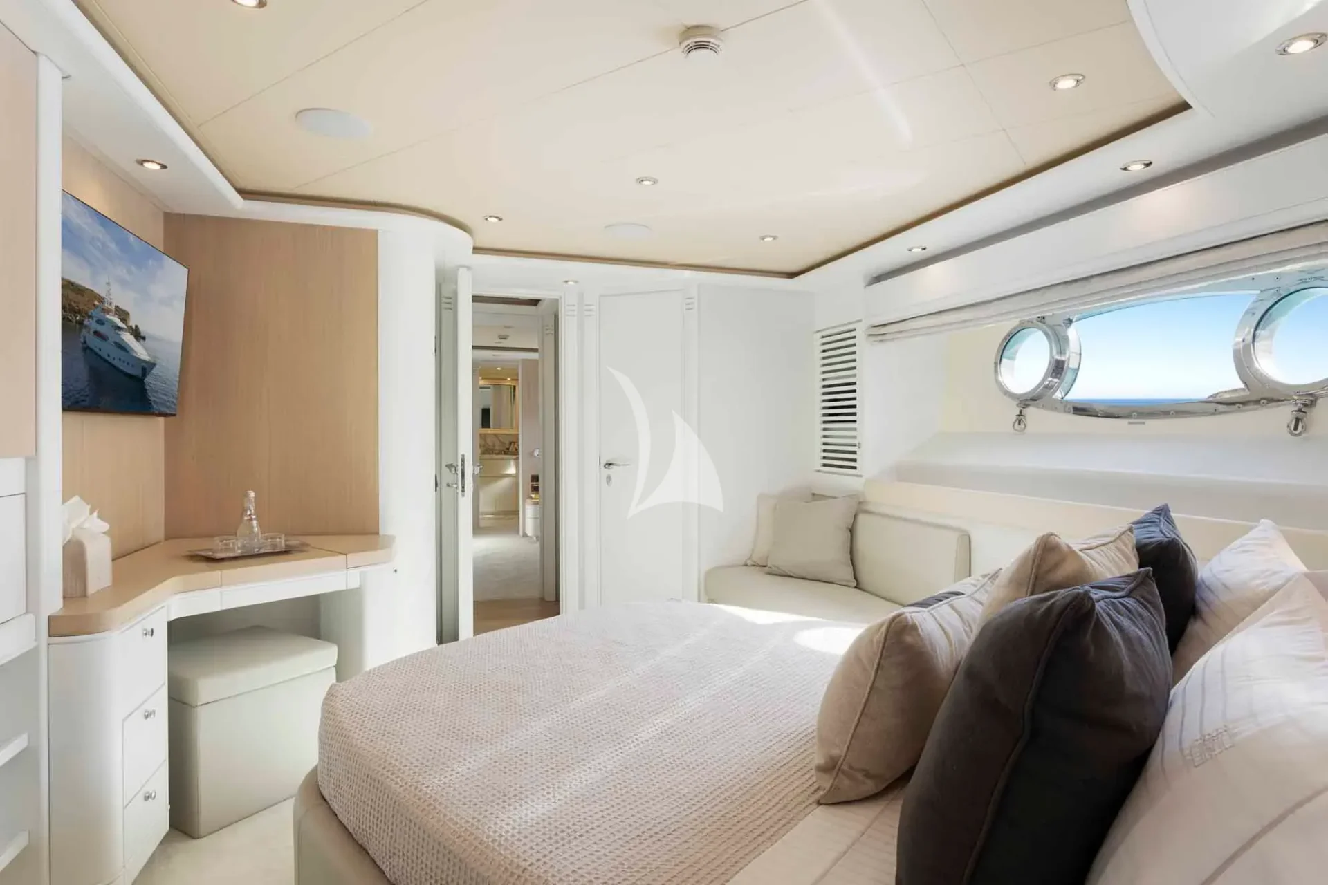 PARADISE Charter Yacht