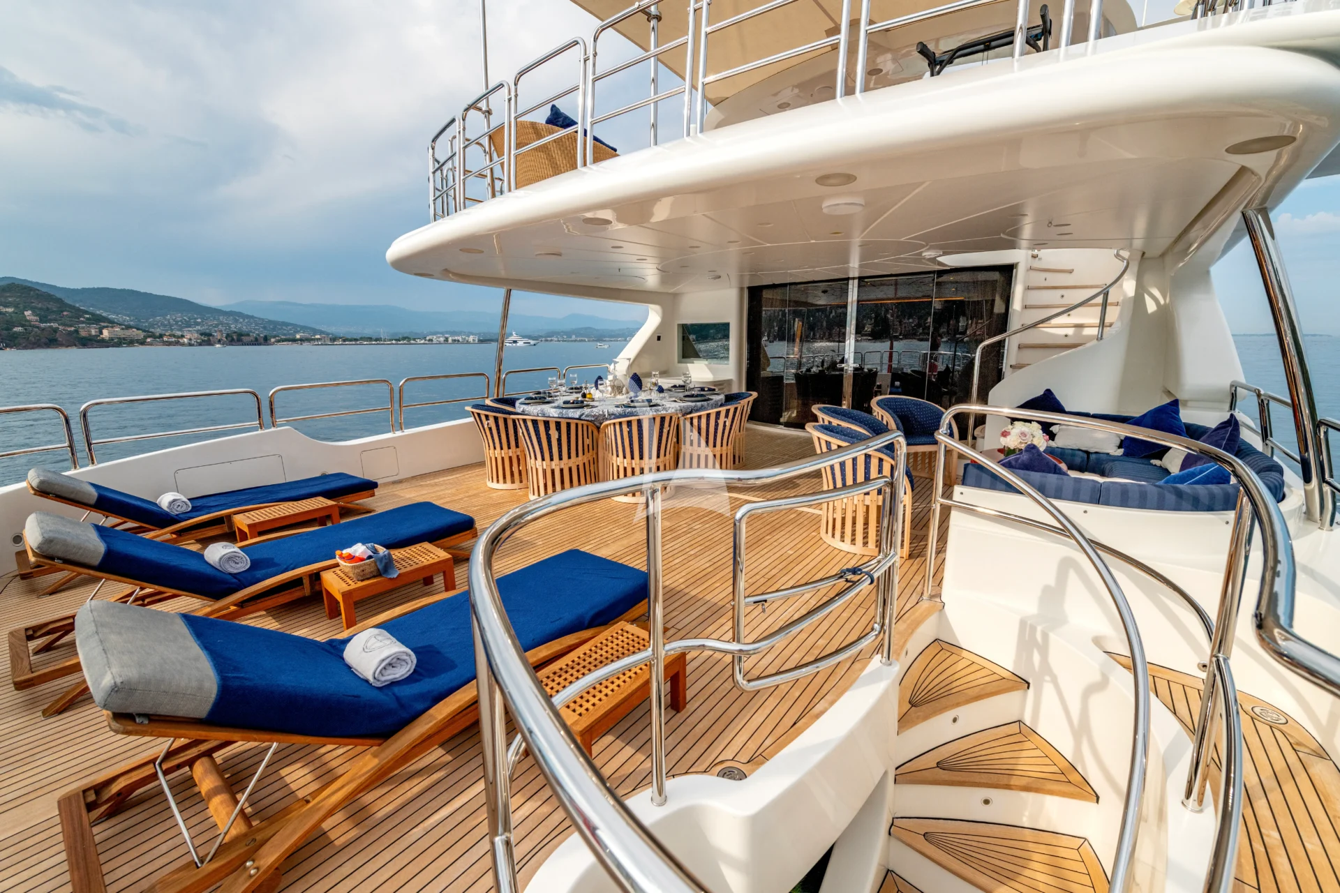 SEA BLUEZ Charter Yacht