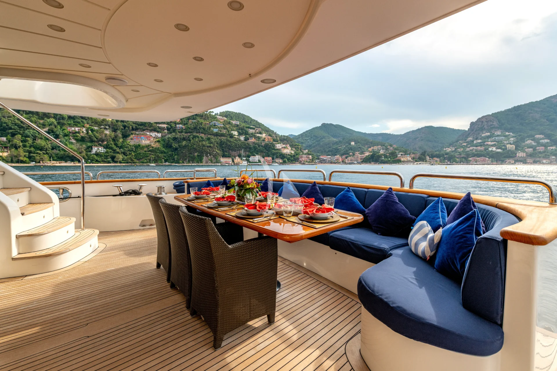 SEA BLUEZ Charter Yacht
