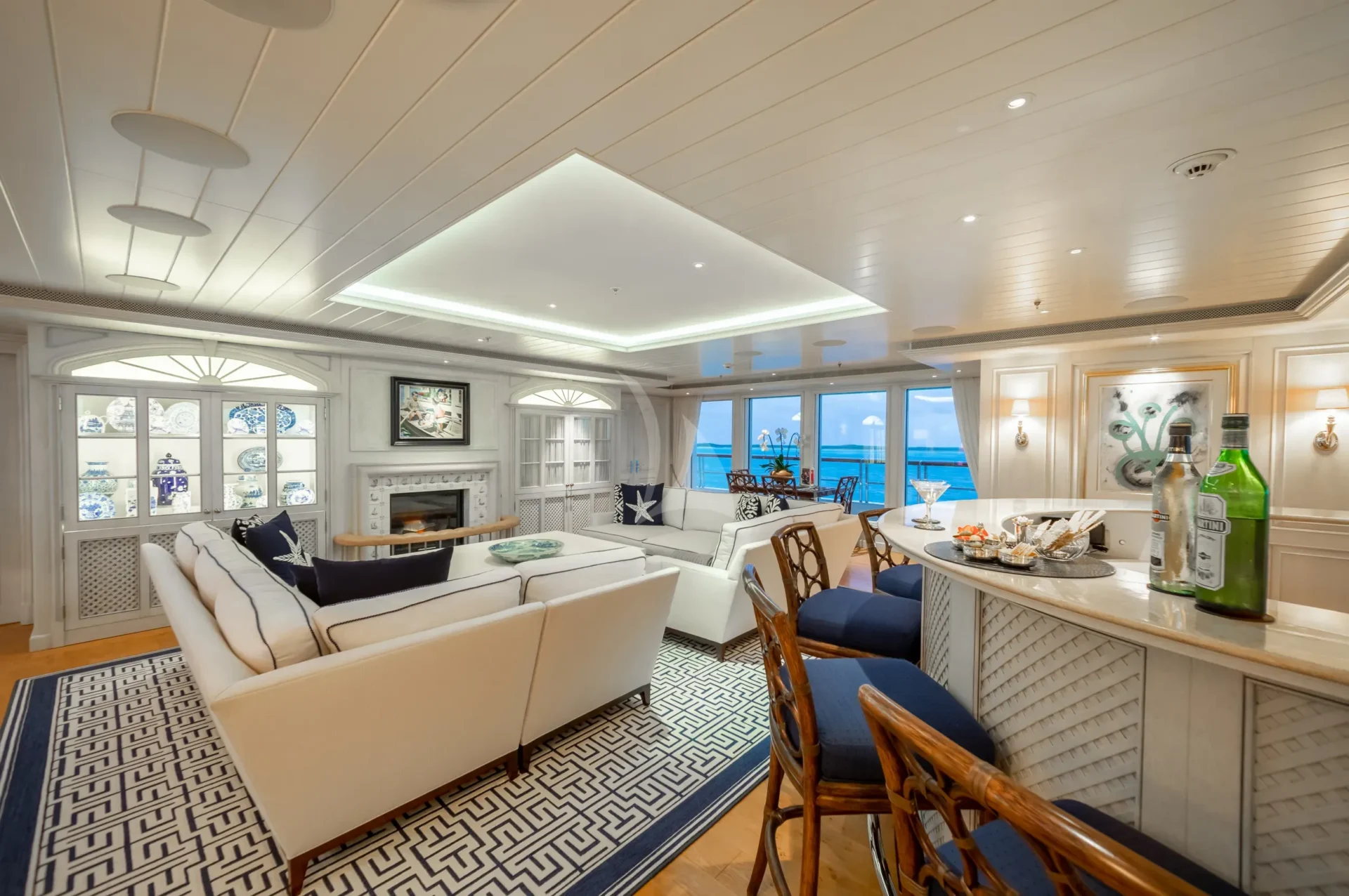 HUNTRESS Charter Yacht