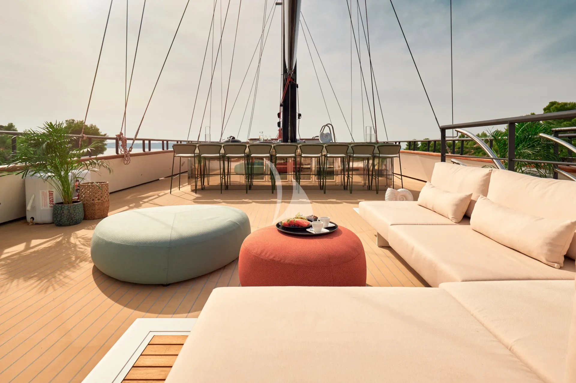 ANETTA Charter Yacht