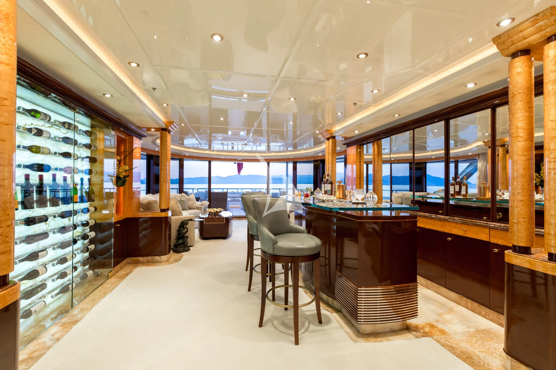 LUCKY LADY Charter Yacht