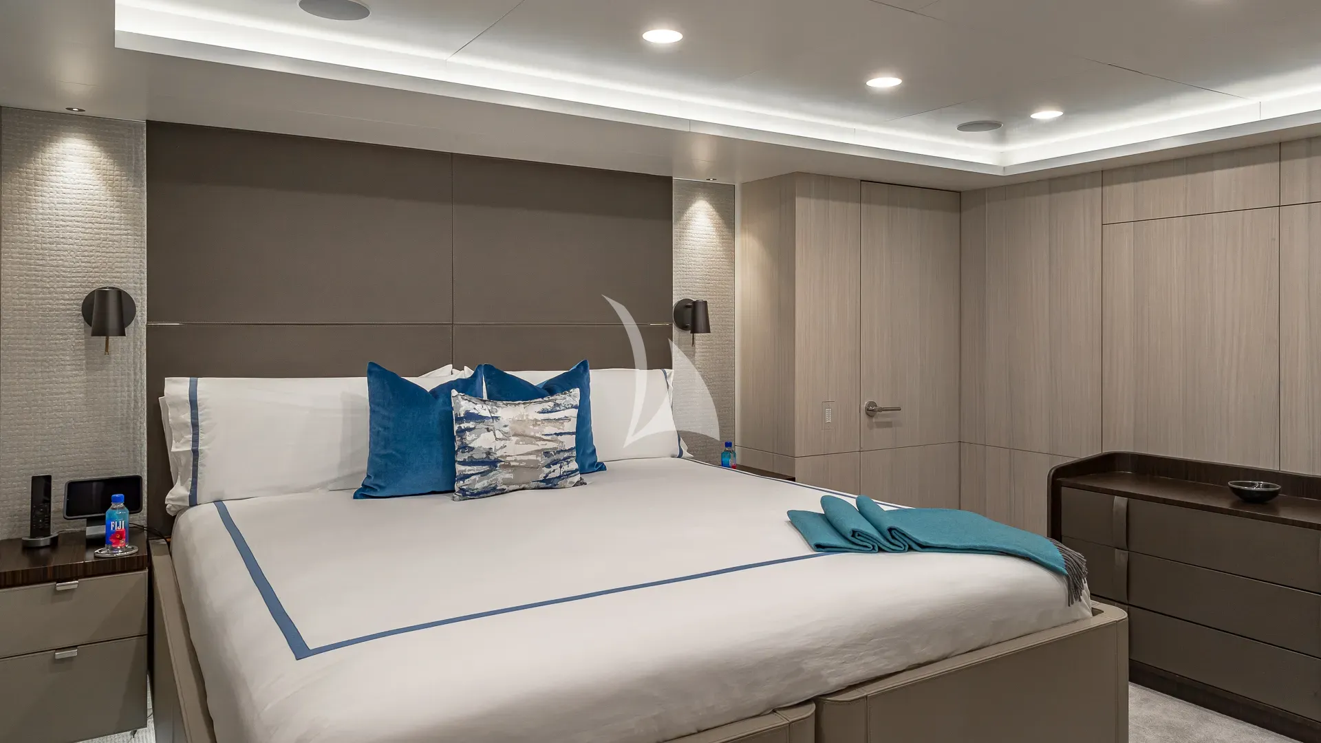 REVERIE Charter Yacht