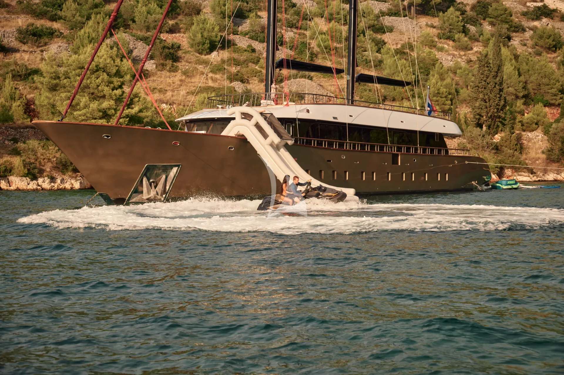 ANETTA Charter Yacht