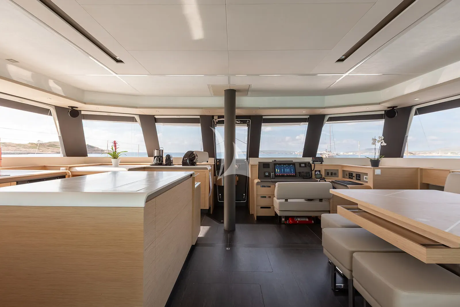 VAGATOR Charter Yacht