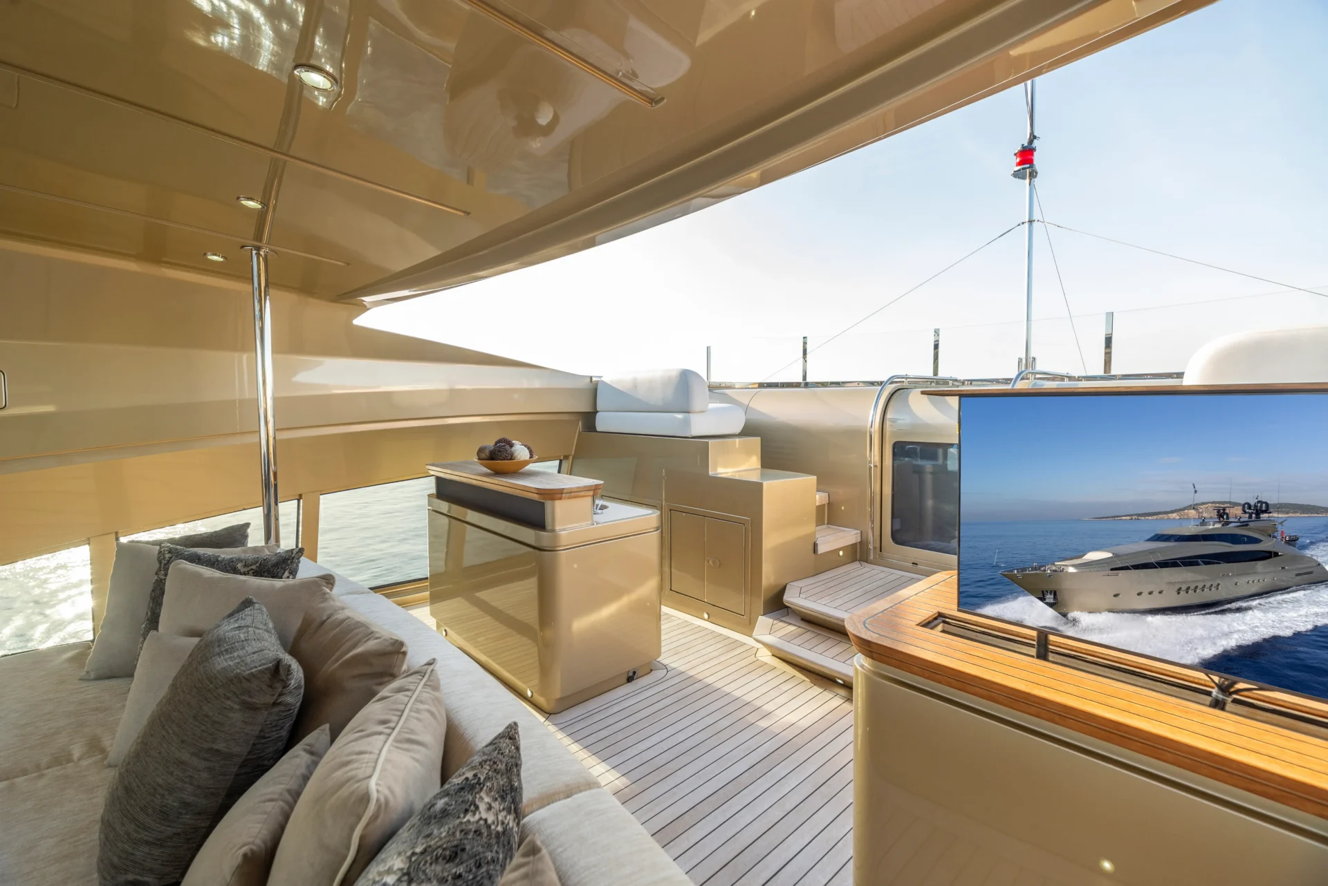 HOKULANI Charter Yacht