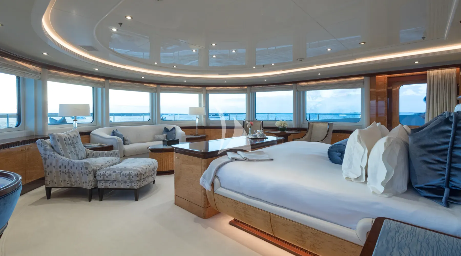 LUCKY LADY Charter Yacht