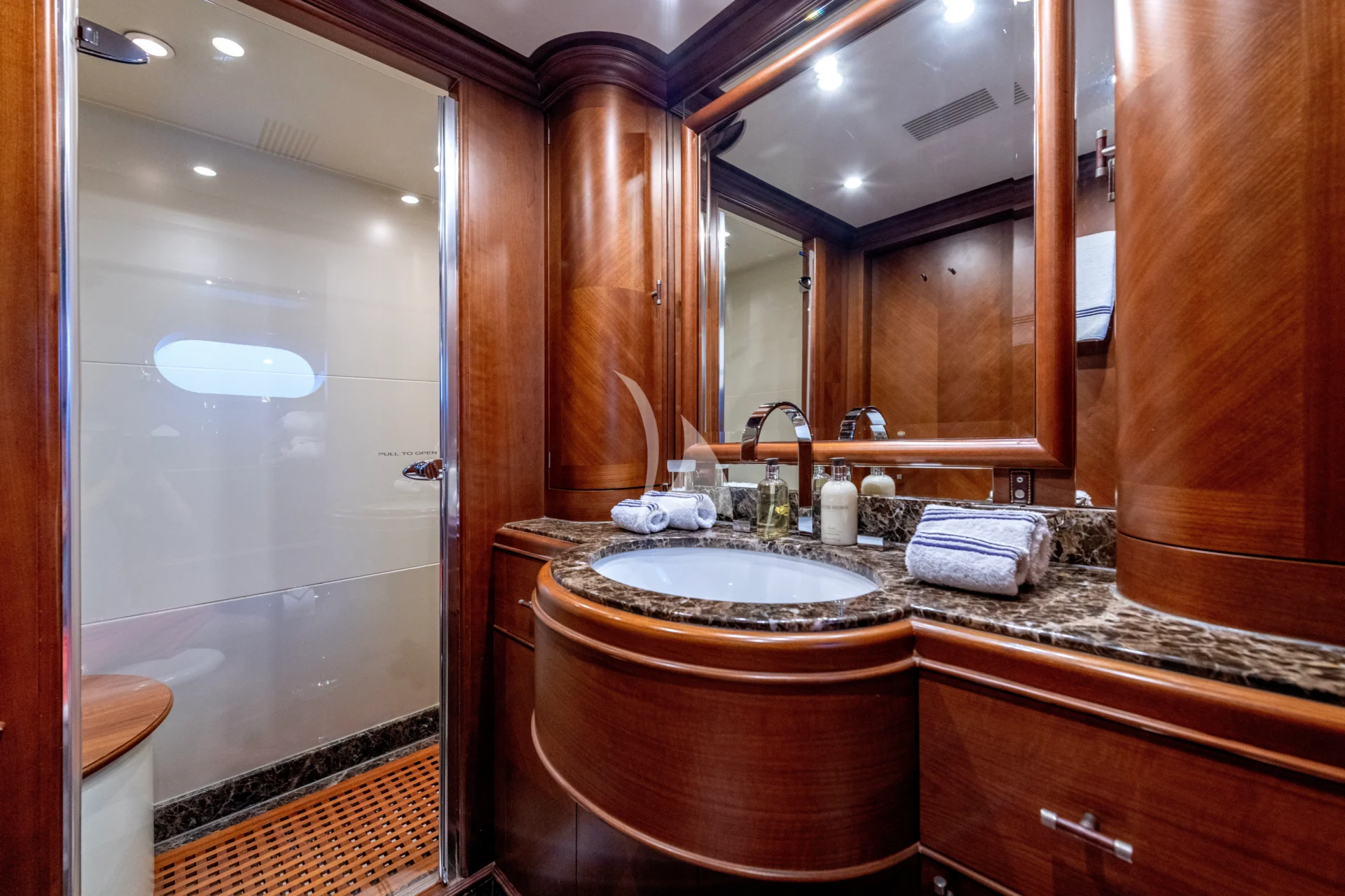 SEA BLUEZ Charter Yacht