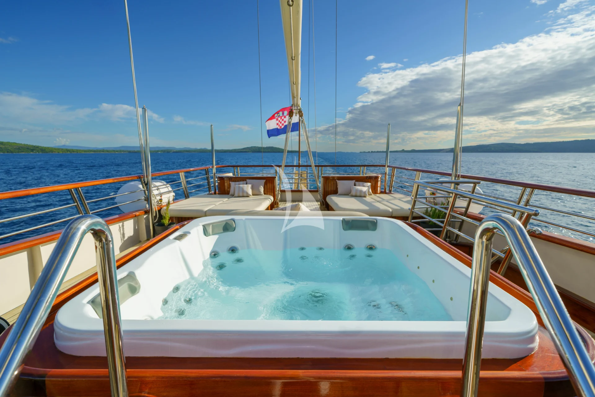 SON DE MAR Charter Yacht